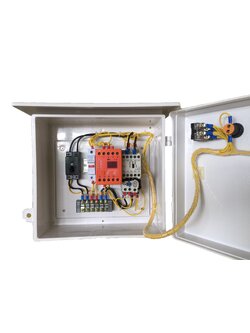 ตู้ควบคุมปั๊มน้ำ1 HP 220 v เปิดปิดธรรมดา มีเครื่องป้องกันไฟตกไฟเกิน
