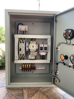 ตู้ควบคุมปั๊มน้ำ 5 Hp 220v ทำงานร่วมกับ Floatless level switch ( อิเล็กโทรด 3 ก้าน ) ตู้เหล็กกันน้ำชั้นเดียว