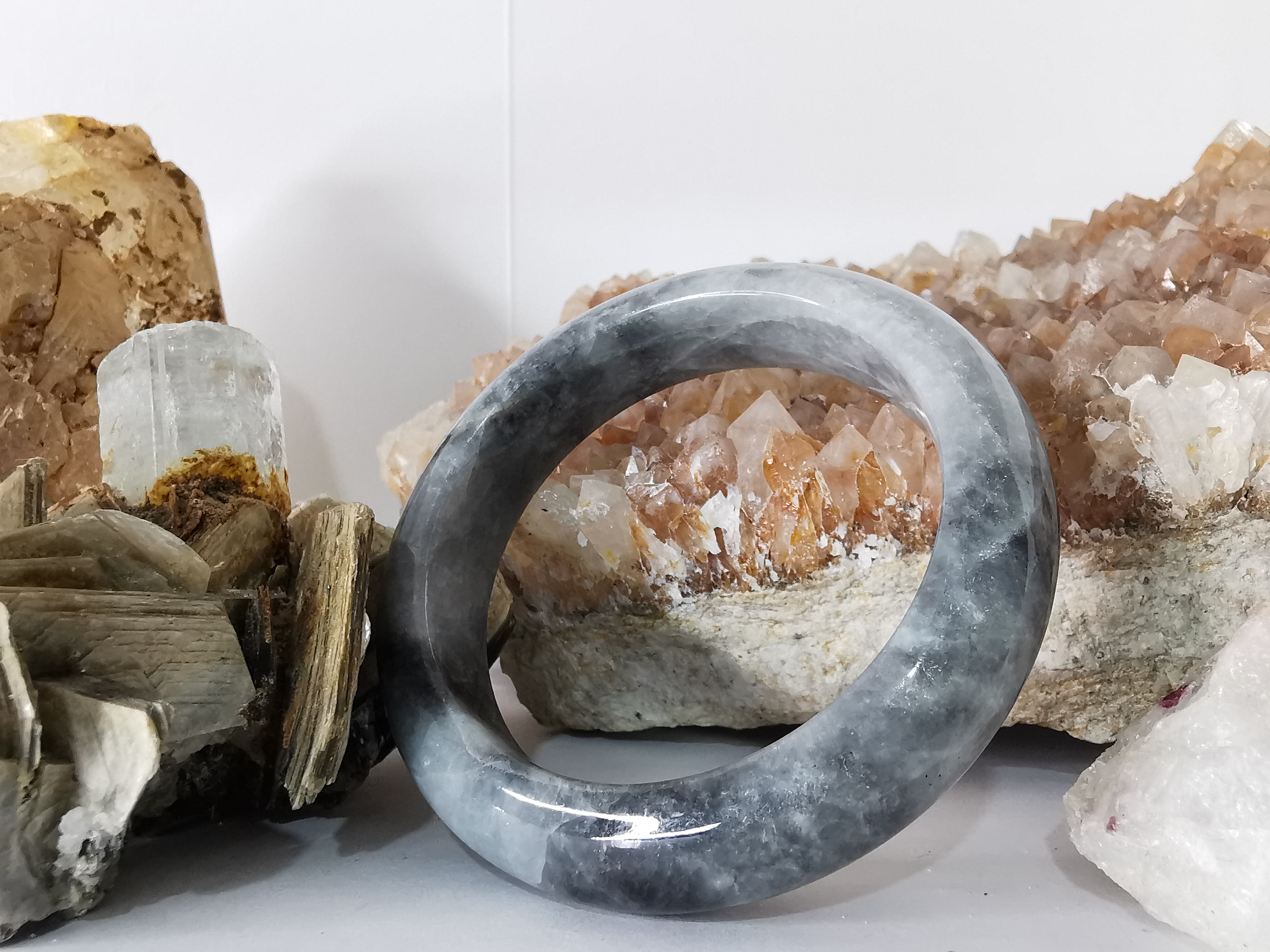 Grey Black Jade Bangle กำไลหยกเจไดต์แท้ Diameter/ เส้นผ่านศูนย์กลางด้านใน 54 mm.