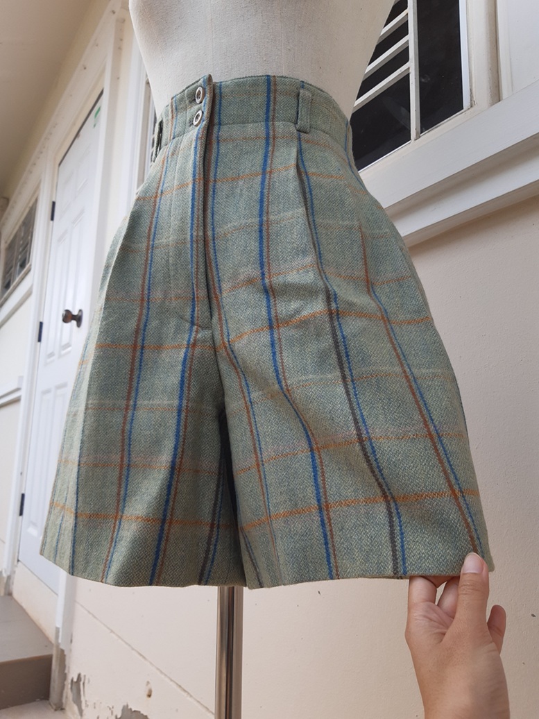 กางเกงเอวสูงลายสก๊อตสีเขียวมิ้นต์ ผ้าวูลวินเทจ (Vintage Wool Fabric)