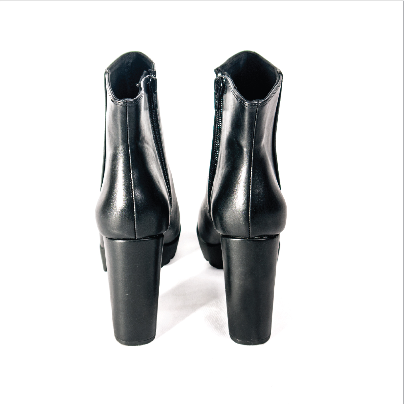 G 170091 รองเท้าบูท (ส้นสูง 4") H&M ราคาเช่า 110 บาท ต่อ 1 วัน (สินค้าหมด)