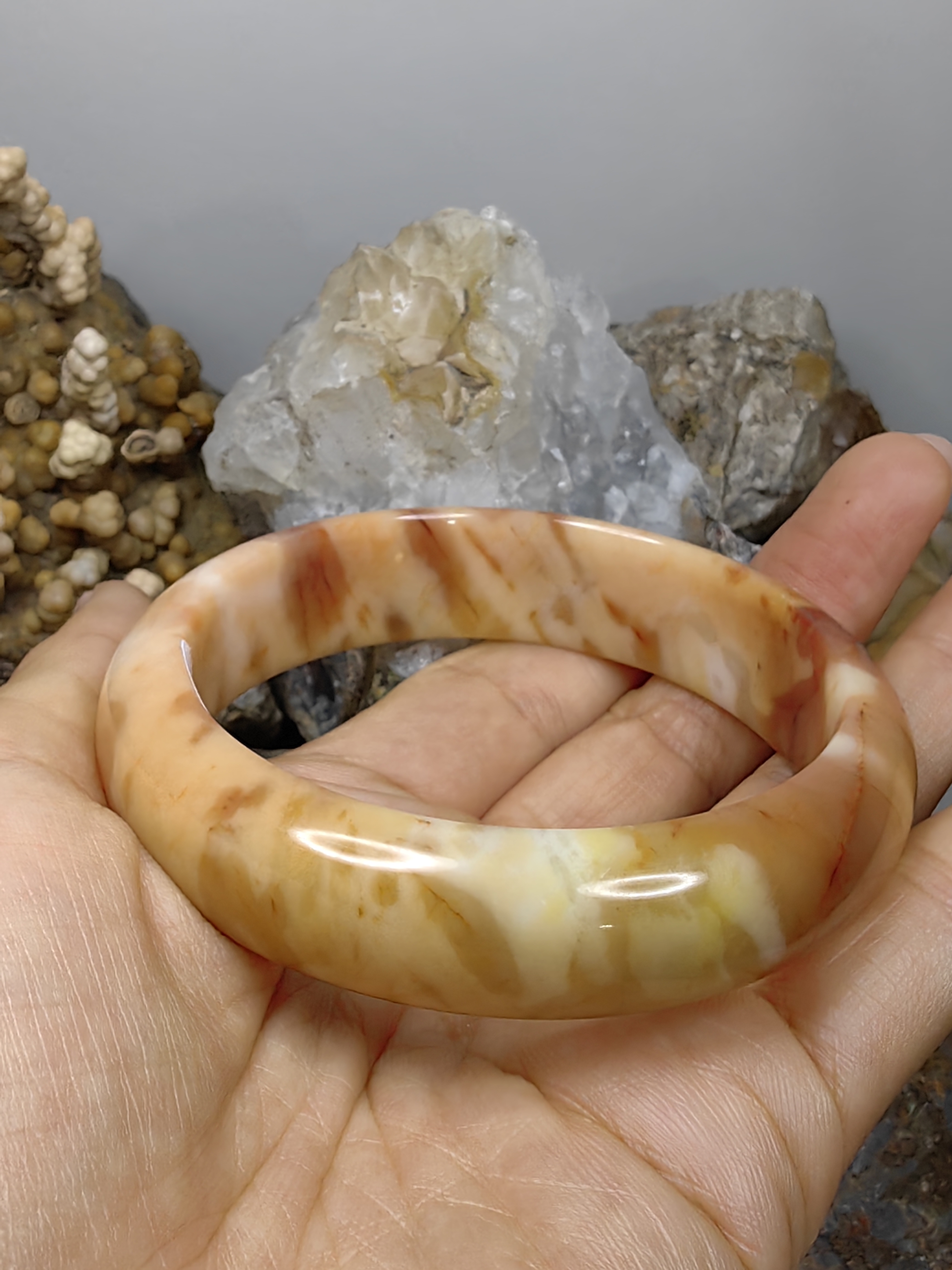 Burmese Carnelian Bangle Size 59 กำไลโมกุล คาร์นิเลียน พม่า Diameter/ เส้นผ่านศูนย์กลางด้านใน 59 mm.