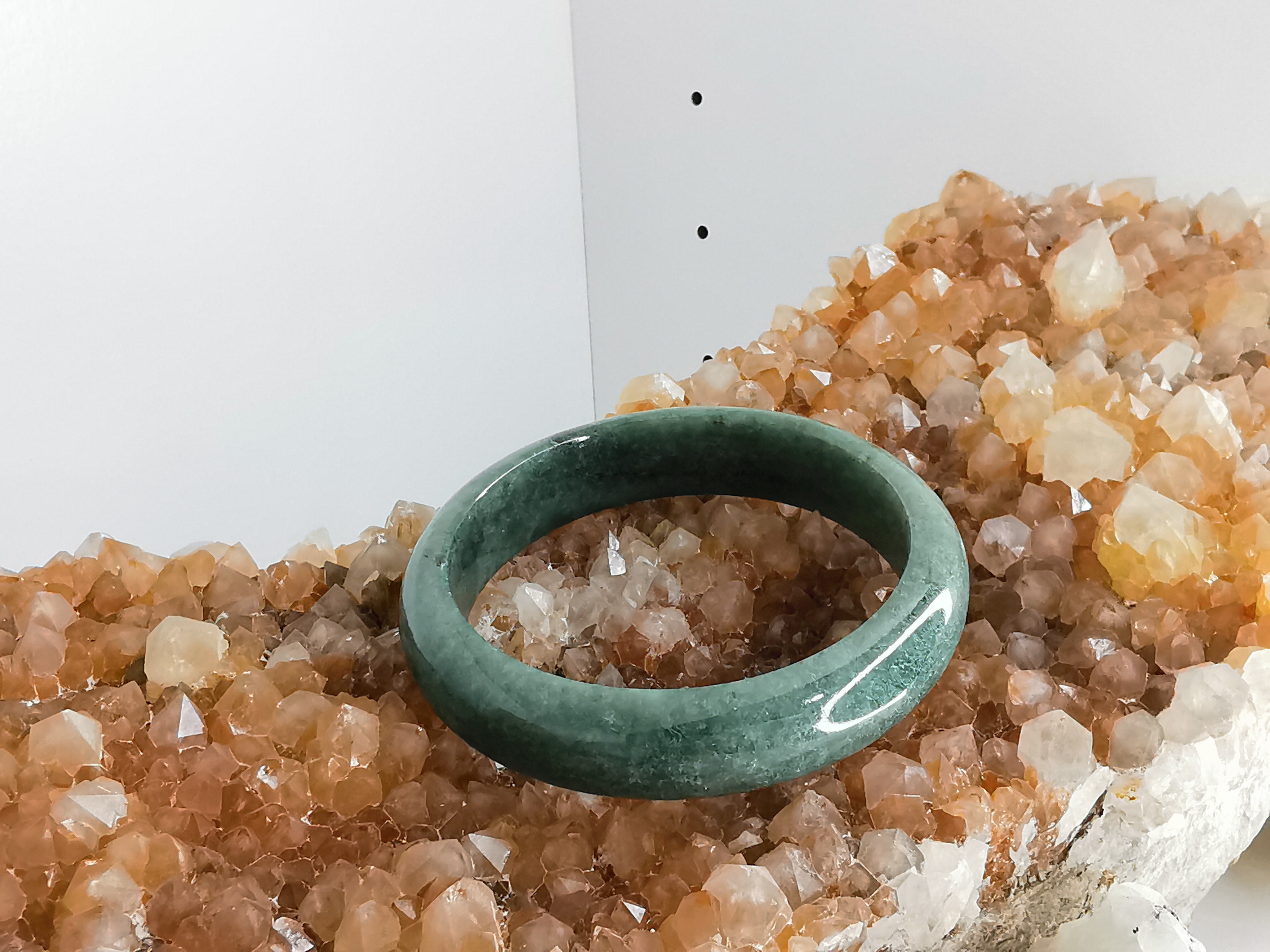 Green Bangle กำไลหยกเจไดต์แท้ Diameter/ เส้นผ่านศูนย์กลางด้านใน 58 mm.