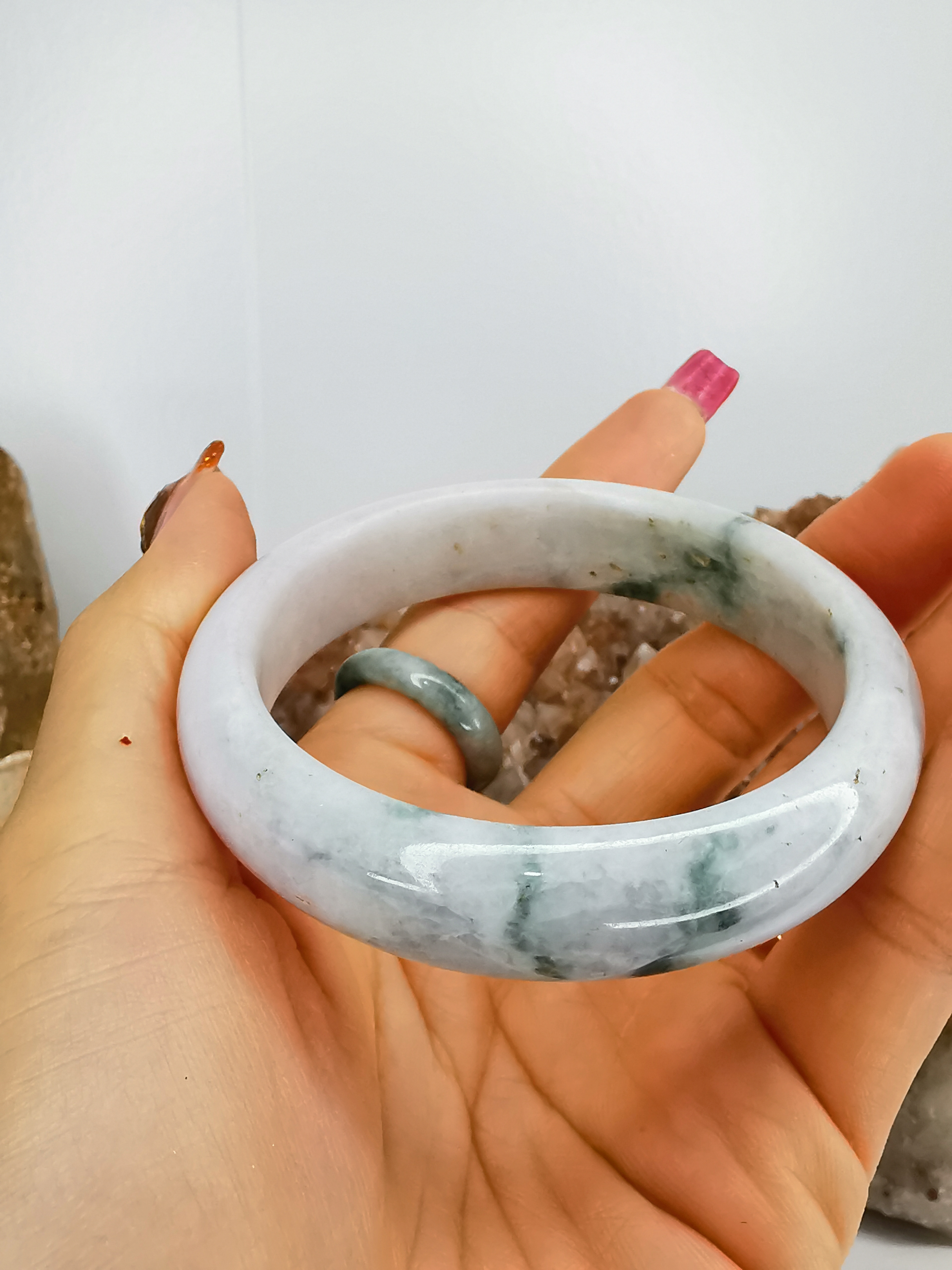 White Green Jade Bangle กำไลหยกเจไดต์แท้ Diameter/ เส้นผ่านศูนย์กลางด้านใน 57 mm.