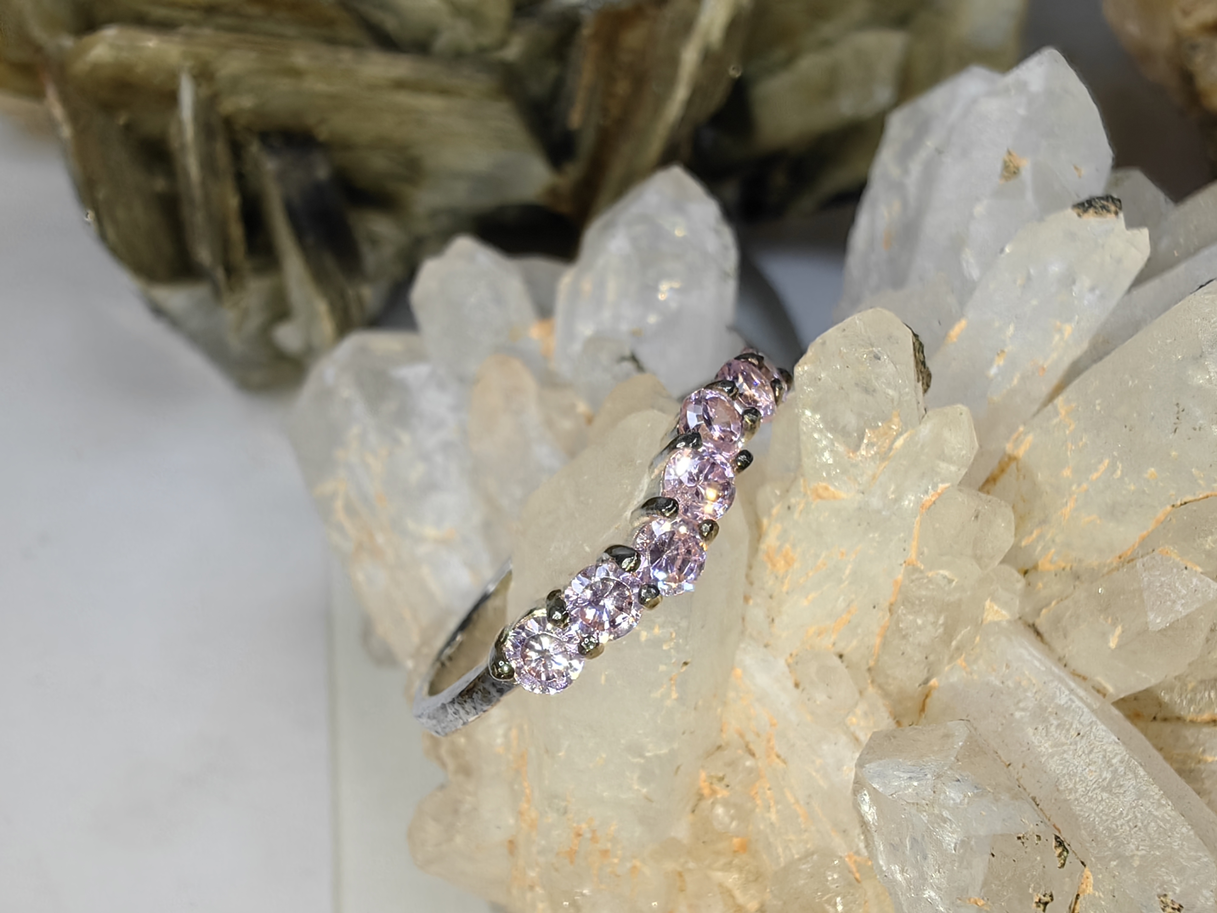 แซฟไฟร์สีชมพู เงินแท้ 92.5% Pink Sapphire 925 Sterling Silver Ring