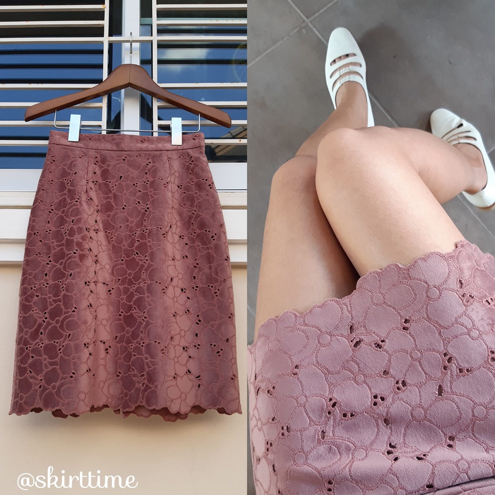 กระโปรงทรงเอสั้นผ้าลูกไม้สีชมพูอมม่วง