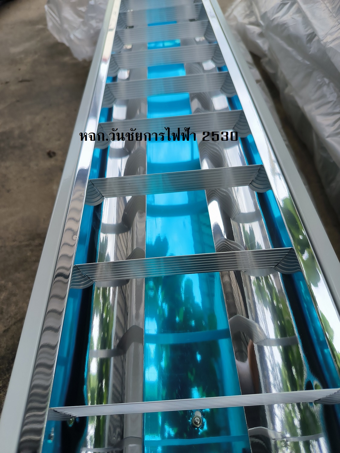 โคมตะแกรงติดลอย LED-T8 1x36 หลอดเดียว 120เซน LED VCK รุ่นGEGR 1x1200WH ขนาด 12 x 126 x 8ซม. สีขาว โคมติดลอย