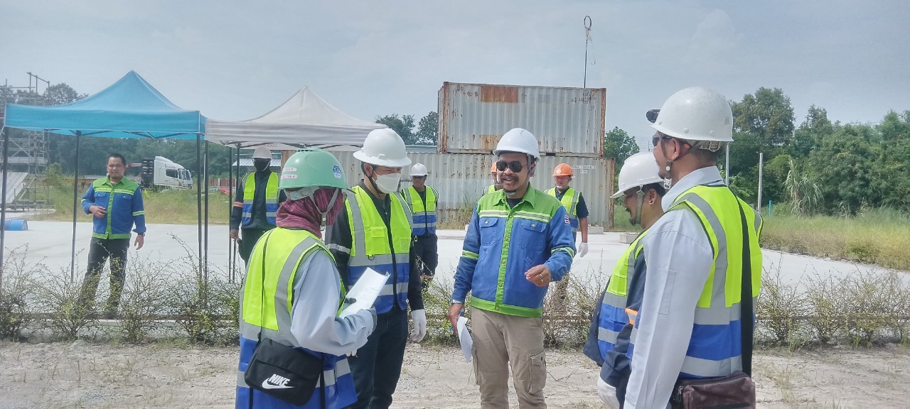 อบรมหลักสูตรเครน 4 ผู้ หลักสูตร ผู้บังคับปั้นจั่น ผู้ให้สัญญาณแก่ผู้บังคับปั้นจั่น ผู้ยึดเกาะวัสดุ และผู้ควบคุมการใช้ปั้นจั่น สำหรับปั้นจั่นชนิดเคลื่อนที่ กฎหมายใหม่ อบรม Public บาท / ท่าน อบรมเครนหลักสูตร ภาษาอังกฤษ