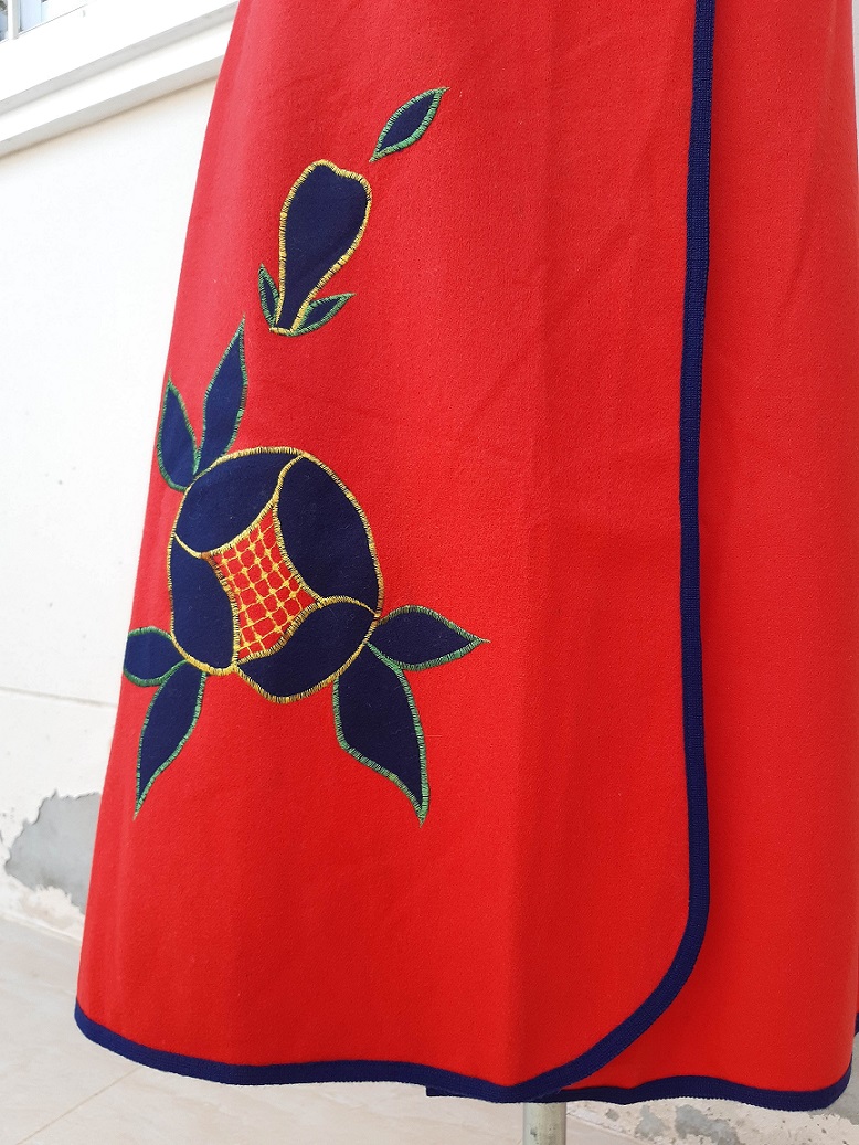 🔥 SALE 50% 🔥 กระโปรงวินเทจทรงป้ายข้างสีแดงลายดอกไม้ (Vintage skirt 70s Pattern)