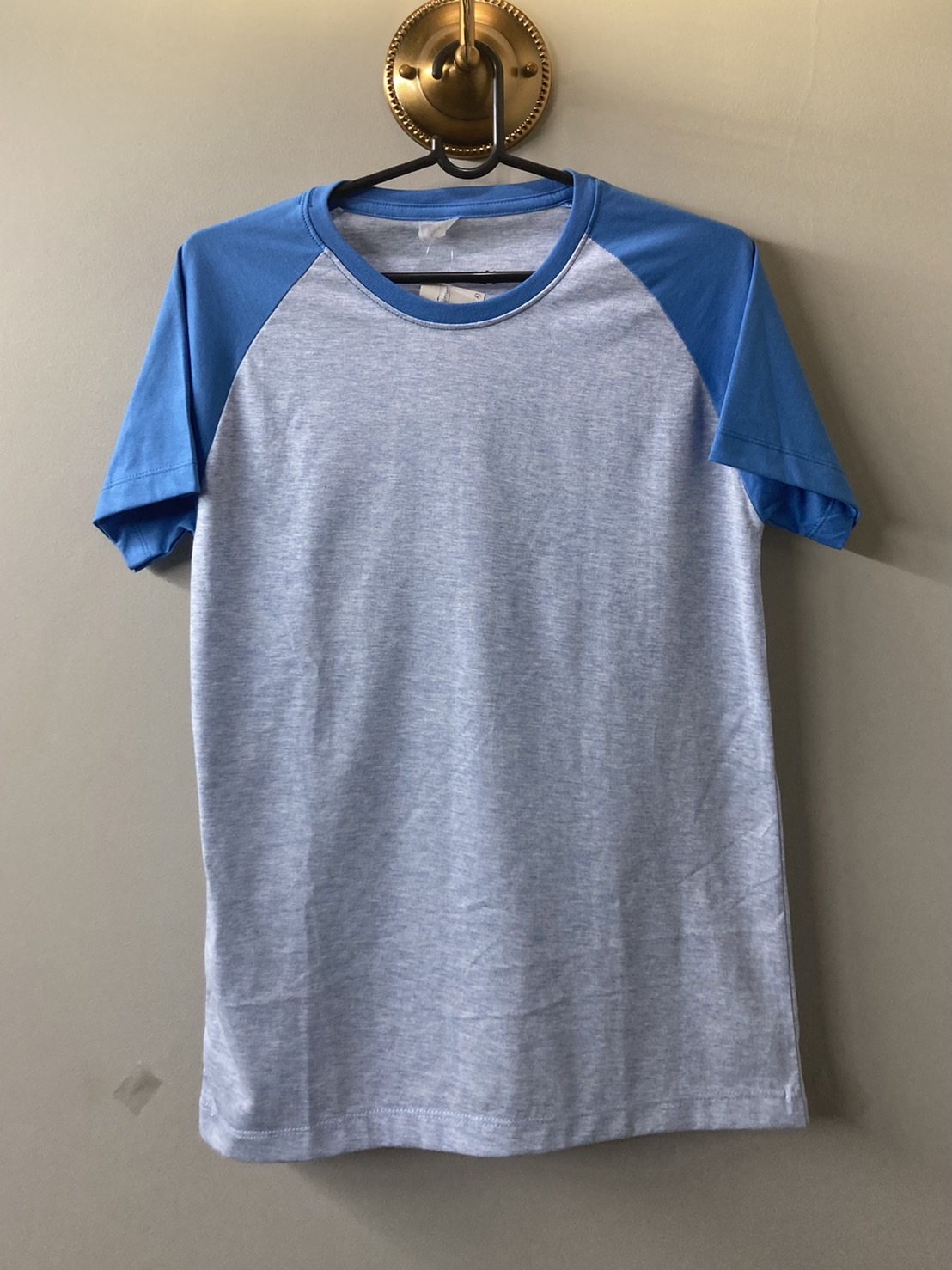 G 220471 เสื้อยืดคอกลมแขนสโลป ราคาเช่า 30 บาท ต่อ 1 วัน