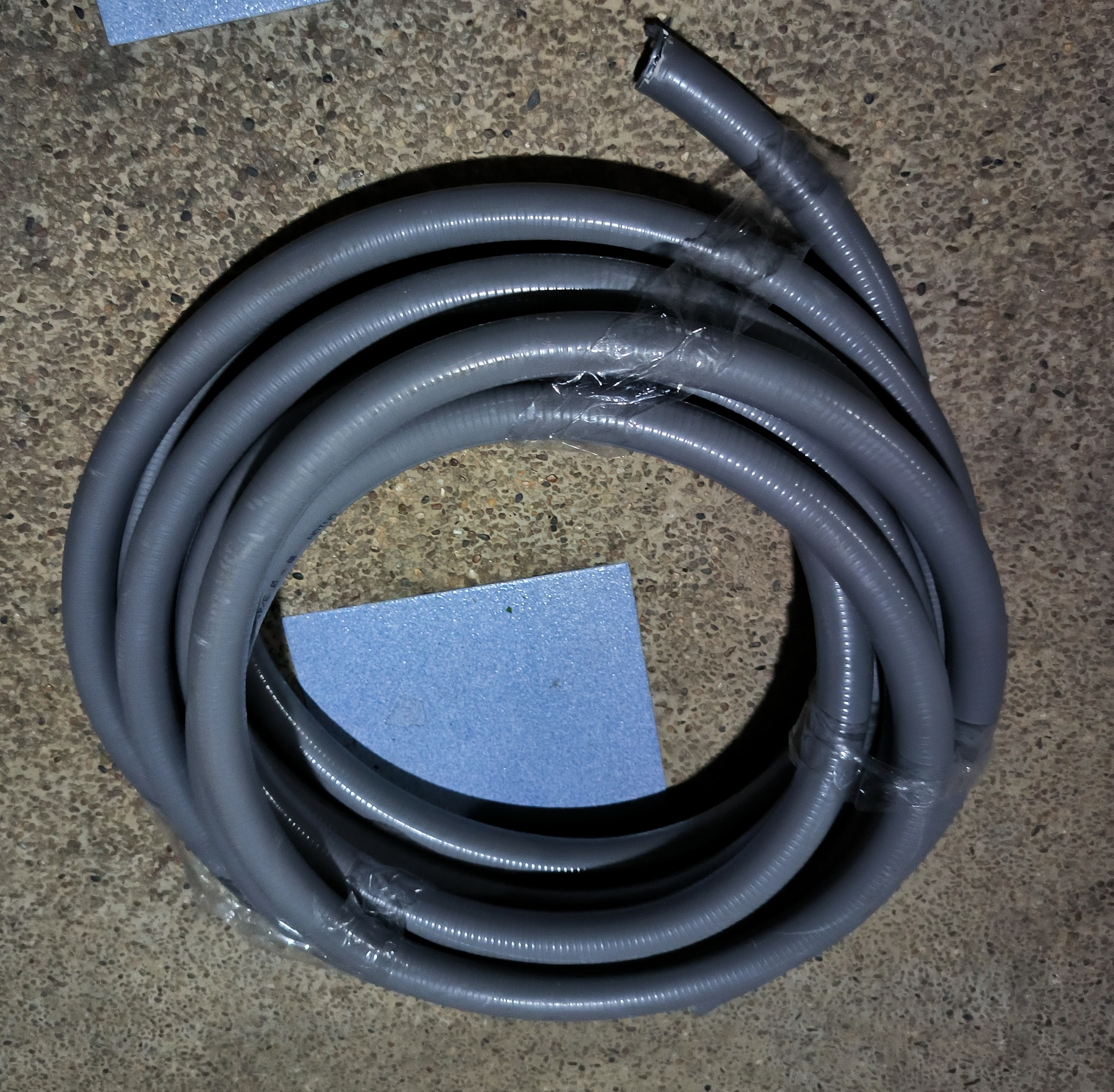 ท่อโลหะอ่อนชนิดกันน้ำ ขนาด 1/2-2/12 1เมตร Flexible Conduit Rain tight ท่ออ่อนกันน้ำลอนเทา แฟรกอ่อนเทาเหล็ก