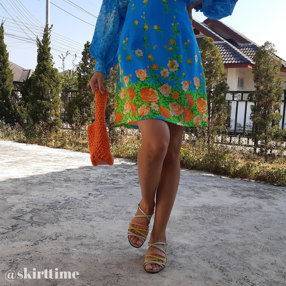 กระโปรงสั้นทรงเอสีฟ้าลายดอกกุหลาบสีส้ม (Vintage skirt)