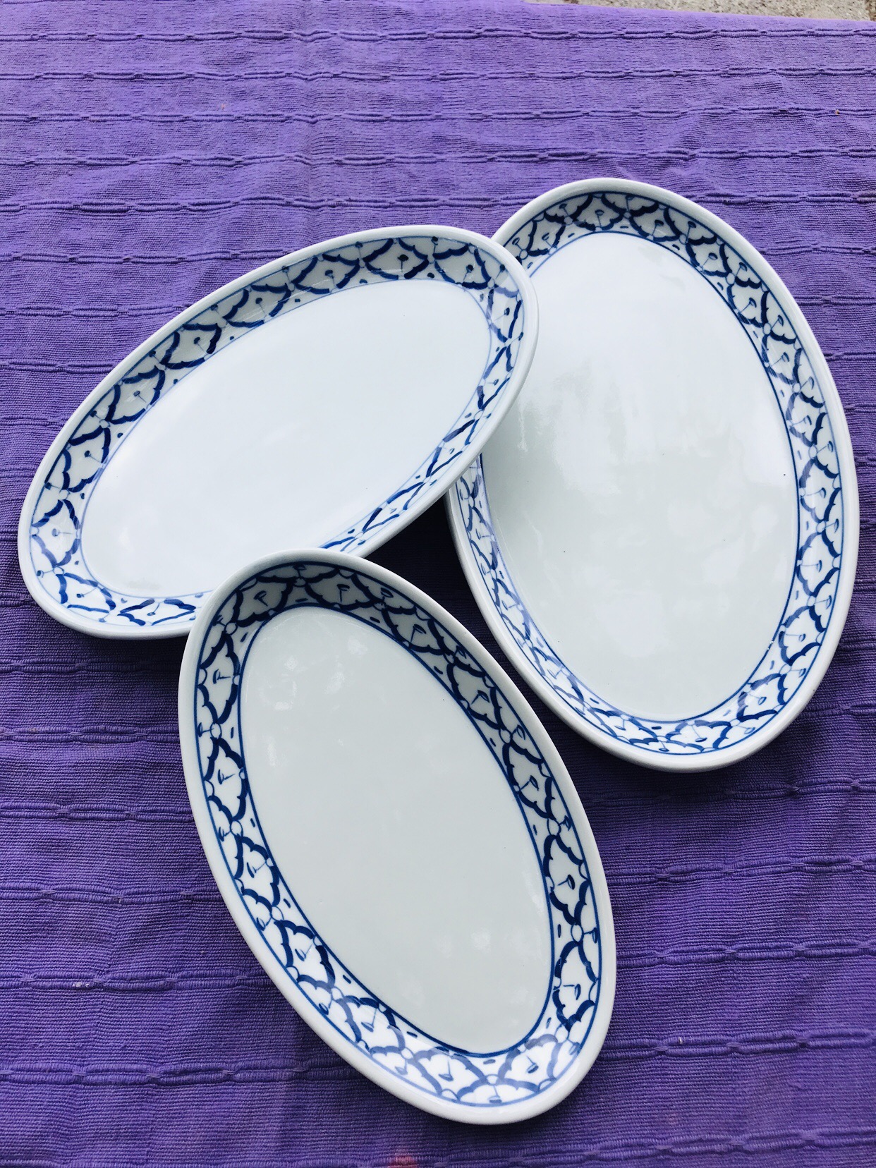 จานเปลไข่ลายไทย12"