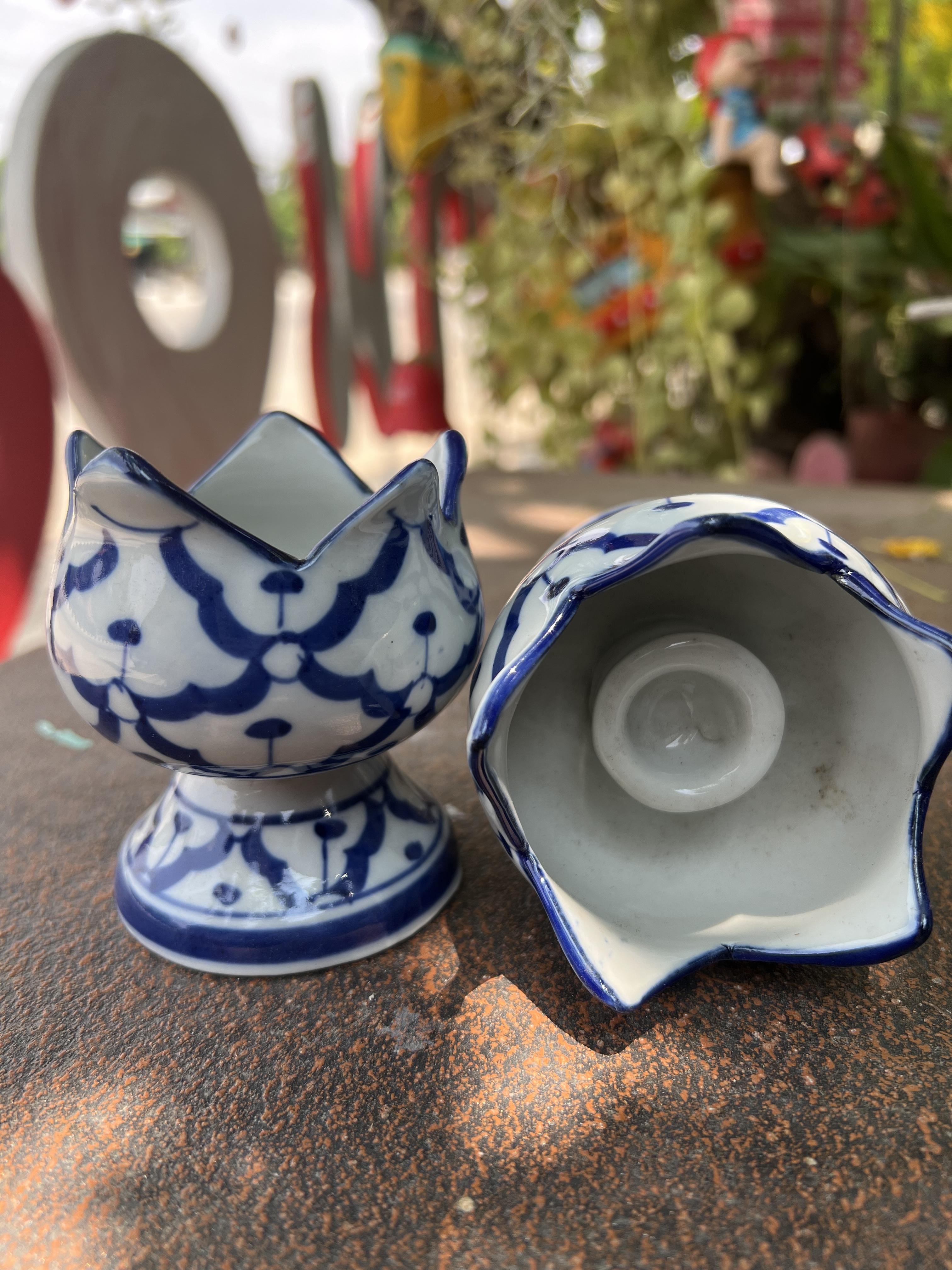 เชิงเทียนคู่ดอกบัวลายไทย