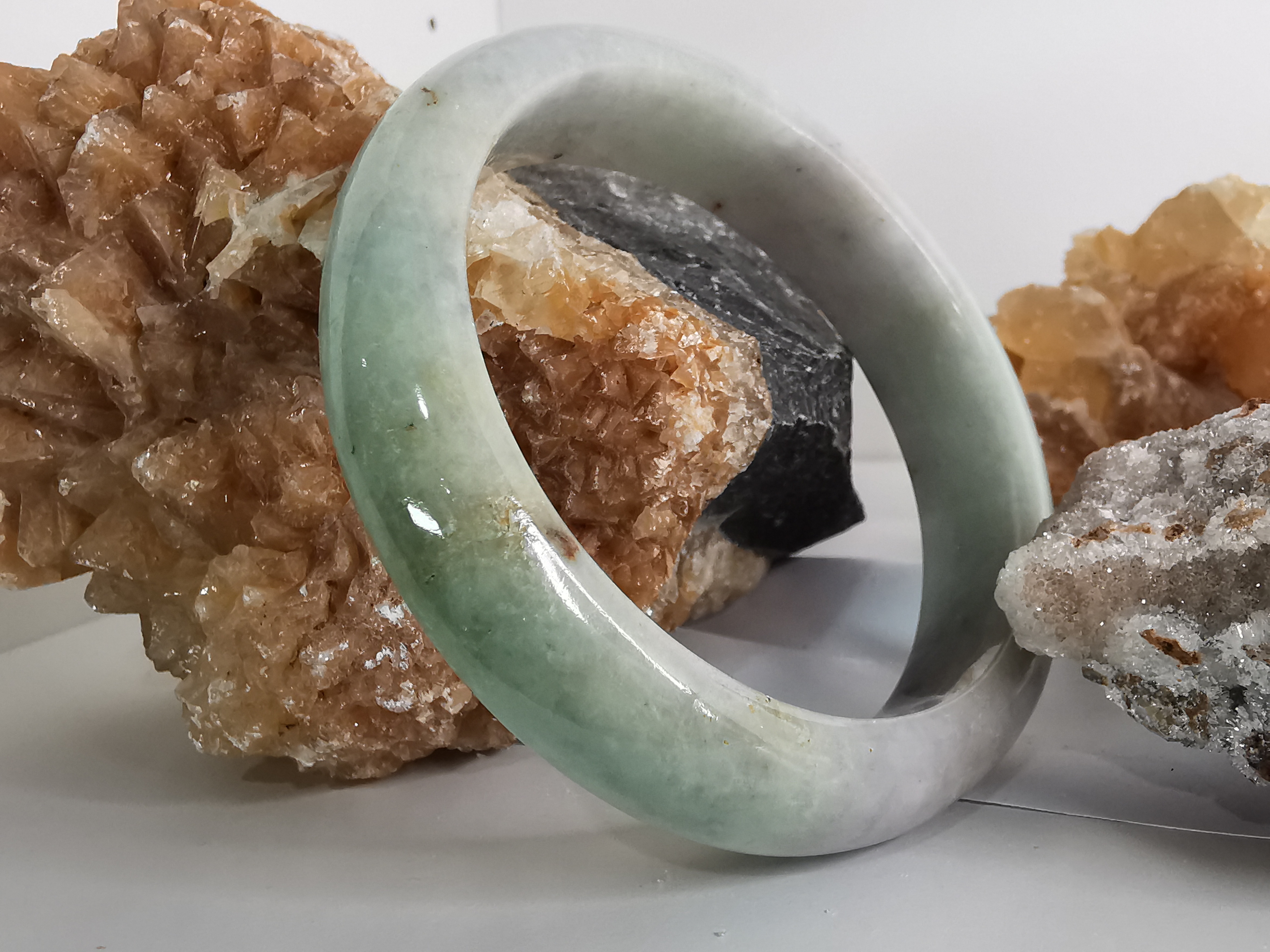 Violet Green Yellow Brown Bangle กำไลหยกเจไดต์แท้ Diameter/ เส้นผ่านศูนย์กลางด้านใน 63 mm.