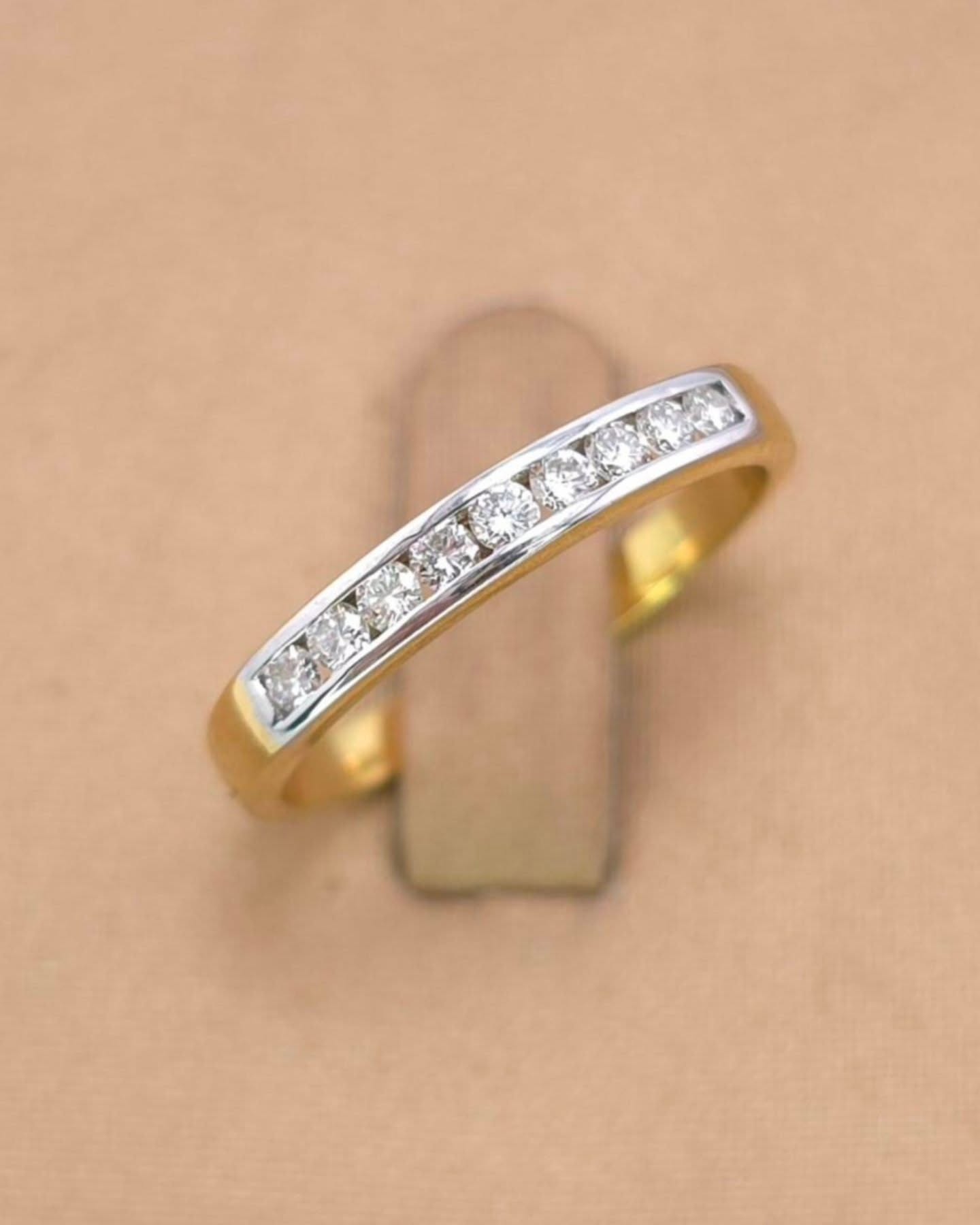 แหวนทองคำ 18K เพชรเกสร 2 ตัง 9 เม็ด รวม 18 ตัง น้ำ 96-97 ความสะอาด vvs-vs ไซส์ 53 น้ำหนัก 2.54 กรัม ราคา 8,200.-(Net)