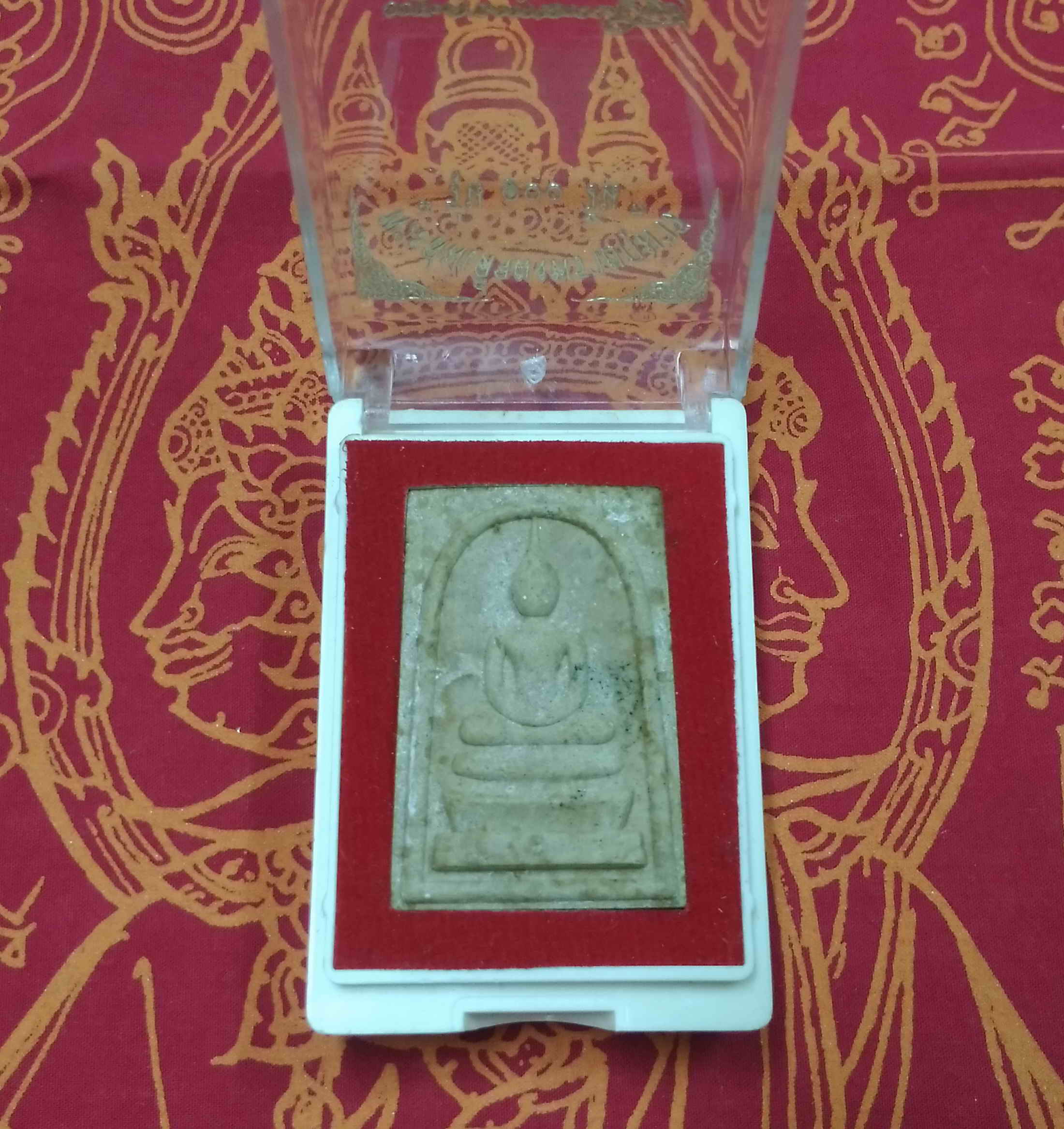 หลวงพ่อสาคร มนุญโญ วัดหนองกรับ ระยอง พระสมเด็จผงพรายกุมาร รุ่น 100 วัน เนื้อว่านเสน่ห์จันทร์ ฝังตะกรุดเงิน กล่องเดิม พระแท้ วัตถุมงคลดี โดย sukpra (ศุขพระ)