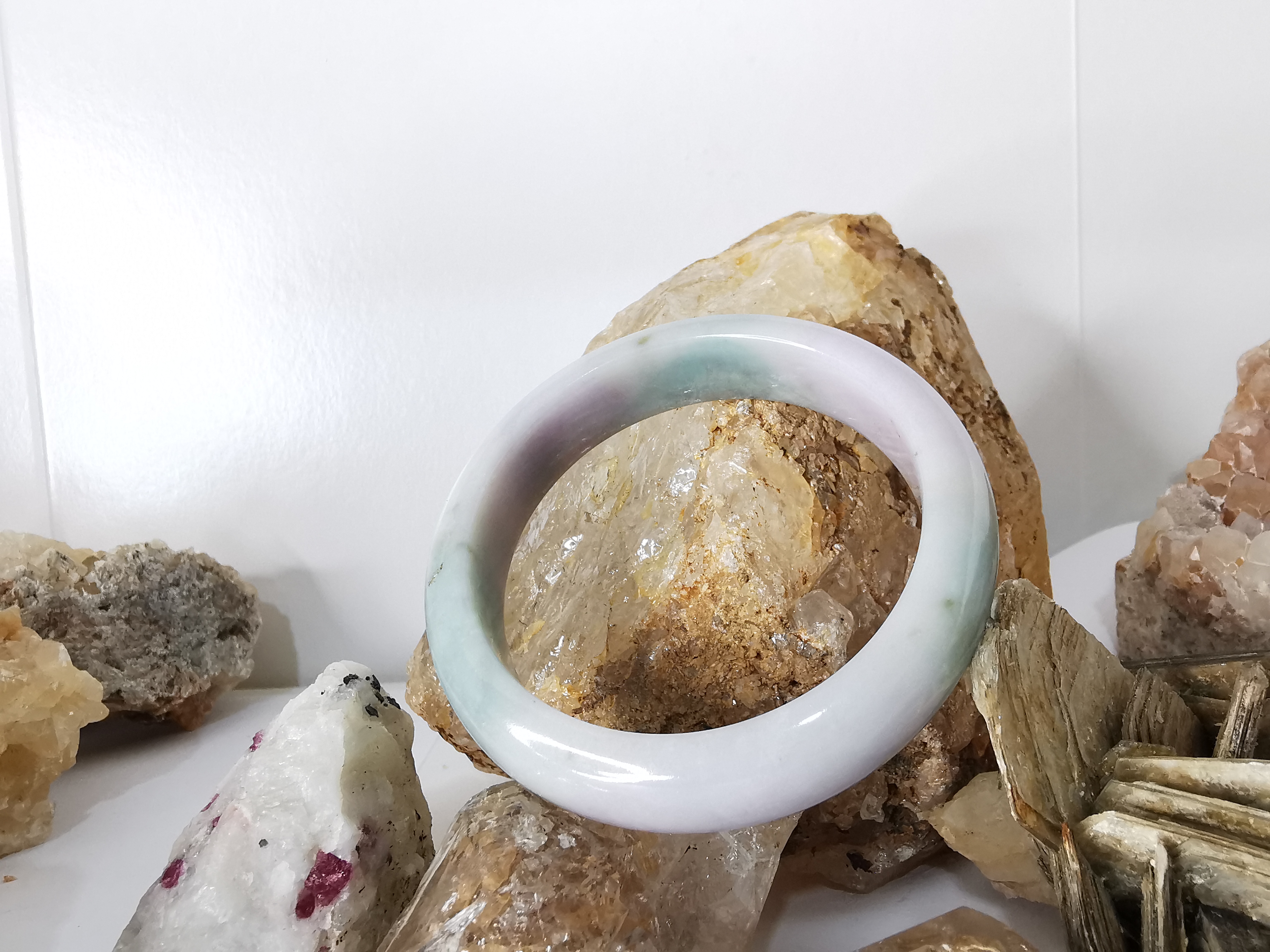 Violet Green Jadeite Bangle กำไลหยกเจไดต์แท้ Diameter/ เส้นผ่านศูนย์กลางด้านใน /size 56 mm.