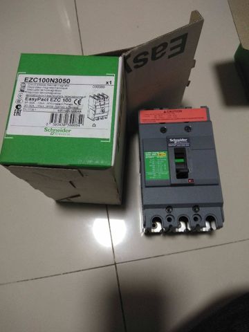 Schneider เบรกเกอร์ชไนเดอร์ เบรกเกอร์ตู้ไฟชไนเดอร์ 60A - 100A ชนิด 3เฟส รุ่นEZC ทนกระแสสูง รุ่นF 10KA สำหรับตู้ไฟSchneider ราคาร่วมภาษีแล้ว