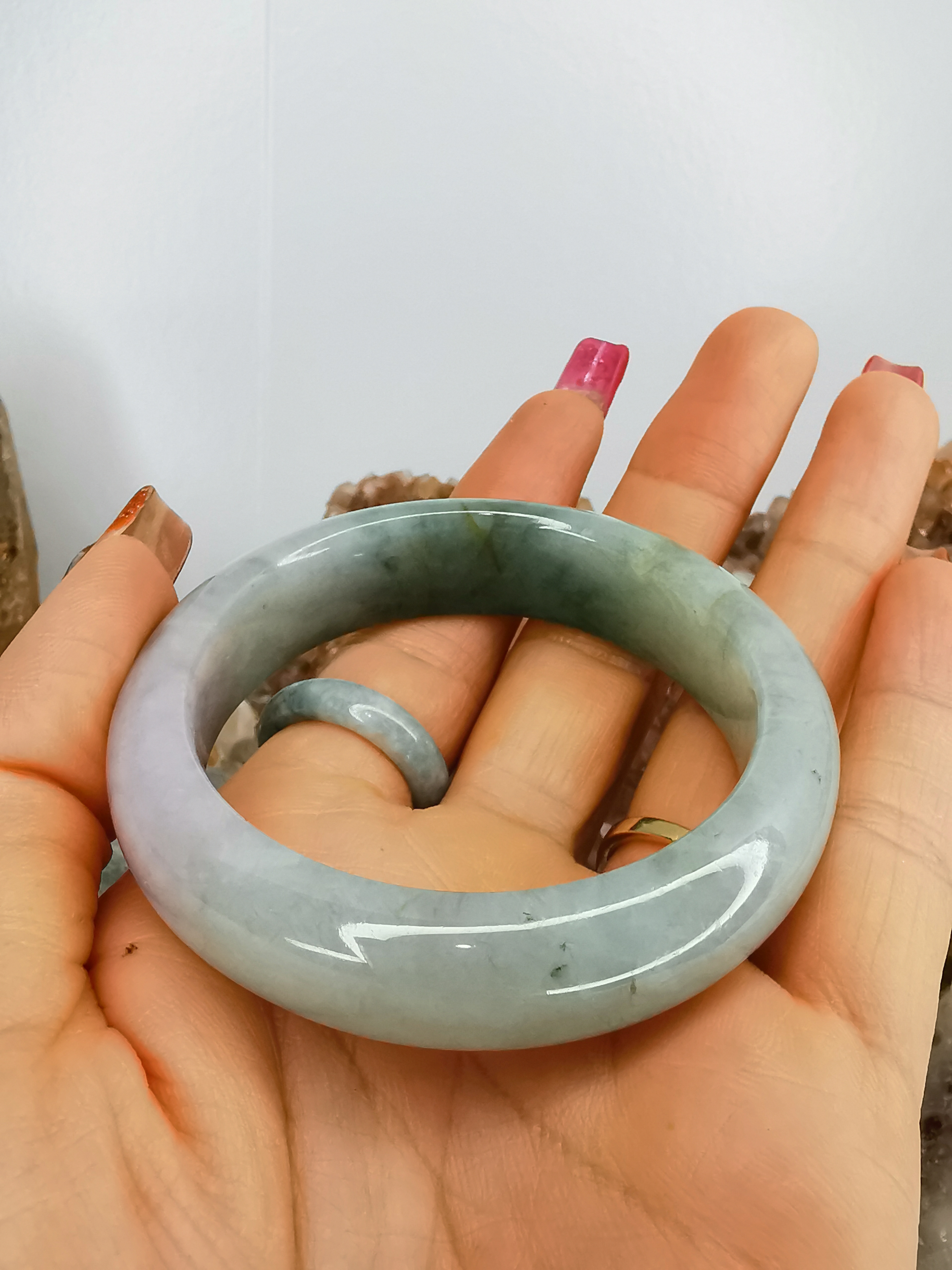 Violet Green Yellow White Bangle กำไลหยกเจไดต์แท้ Diameter/ เส้นผ่านศูนย์กลางด้านใน 51 mm.