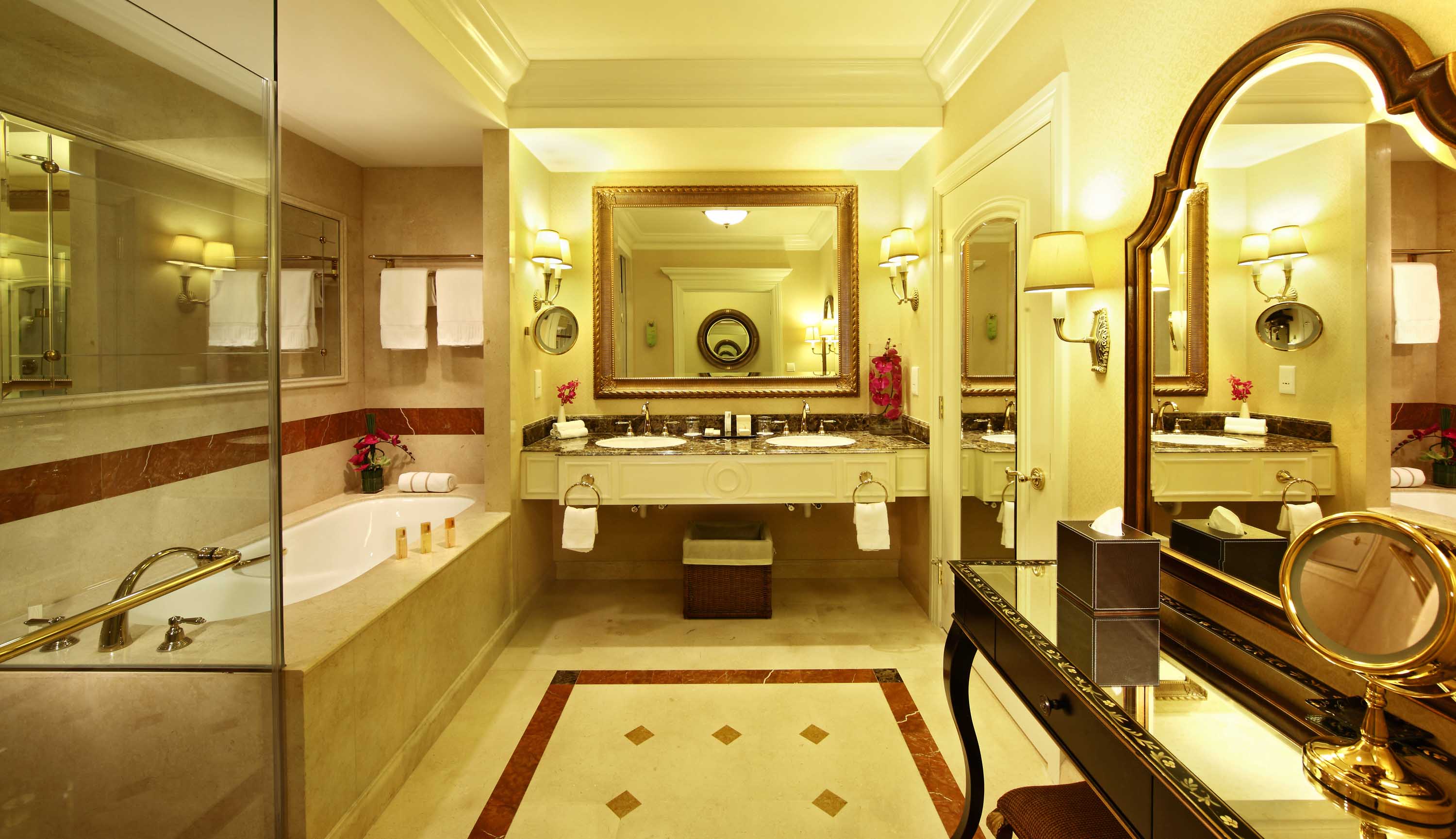 ฮ่องกง มาเก๊า 4 วัน 3 คืน พักสุดหรูระดับ 6ดาว The Venetian Macao Resort ก.ค.-ต.ค.60