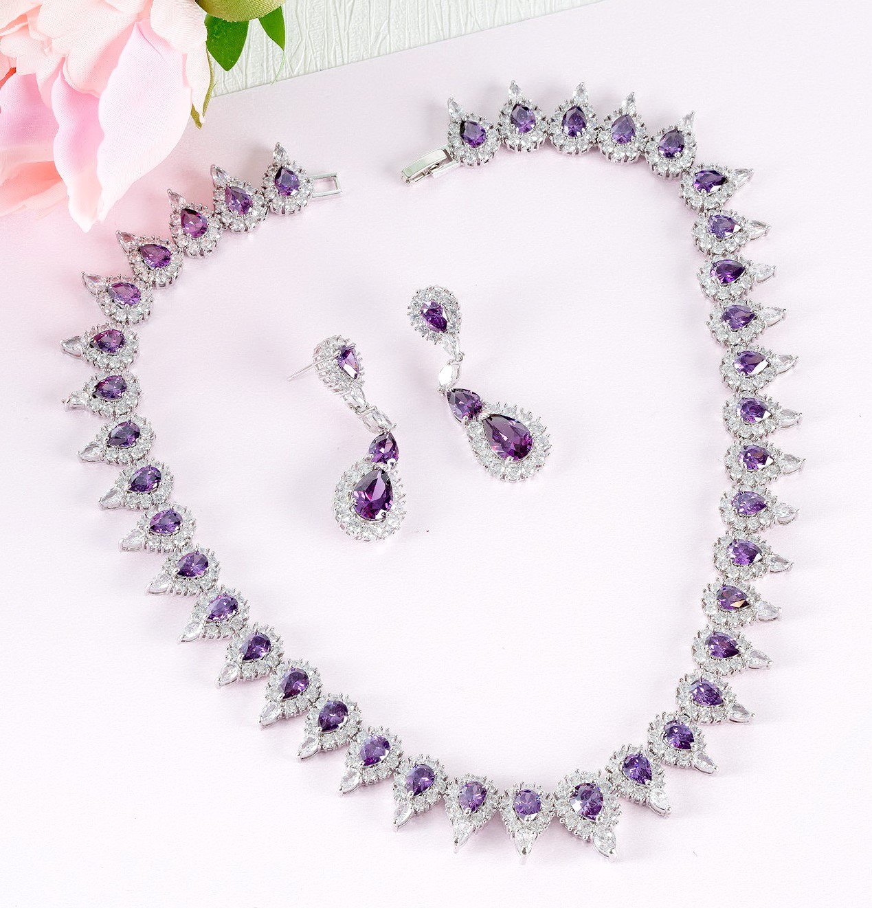 VIOLET SAPPHIRE DIAMOND 18K WHITE GOLD NECKLACE EARRING สร้อยคอ ต่างหู แซฟไฟร์สีม่วง เพชร ทอง 18K Pre-order