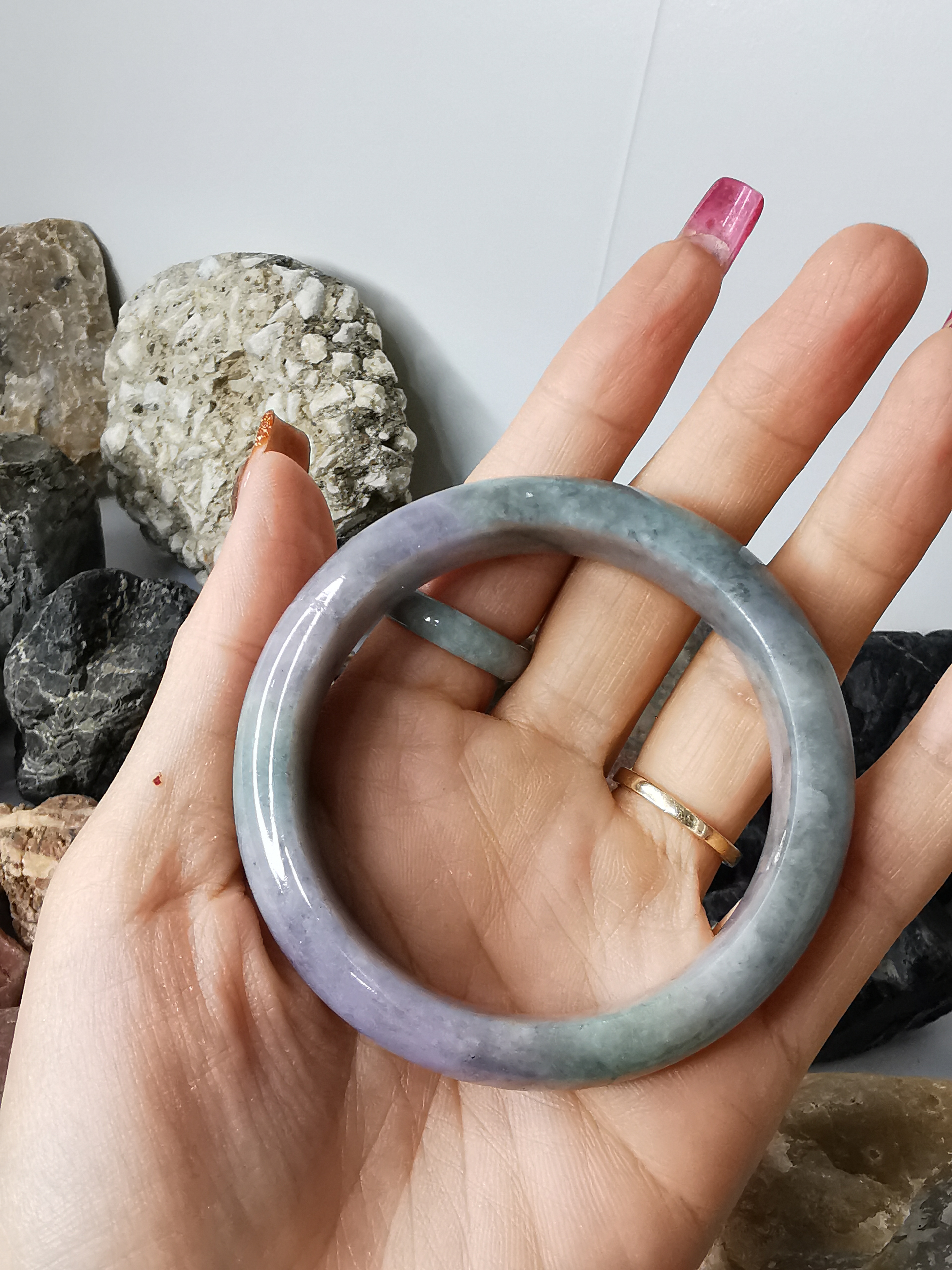 Violet Green Jadeite Bangle กำไลหยกเจไดต์แท้ Diameter/ เส้นผ่านศูนย์กลางด้านใน 55 mm.