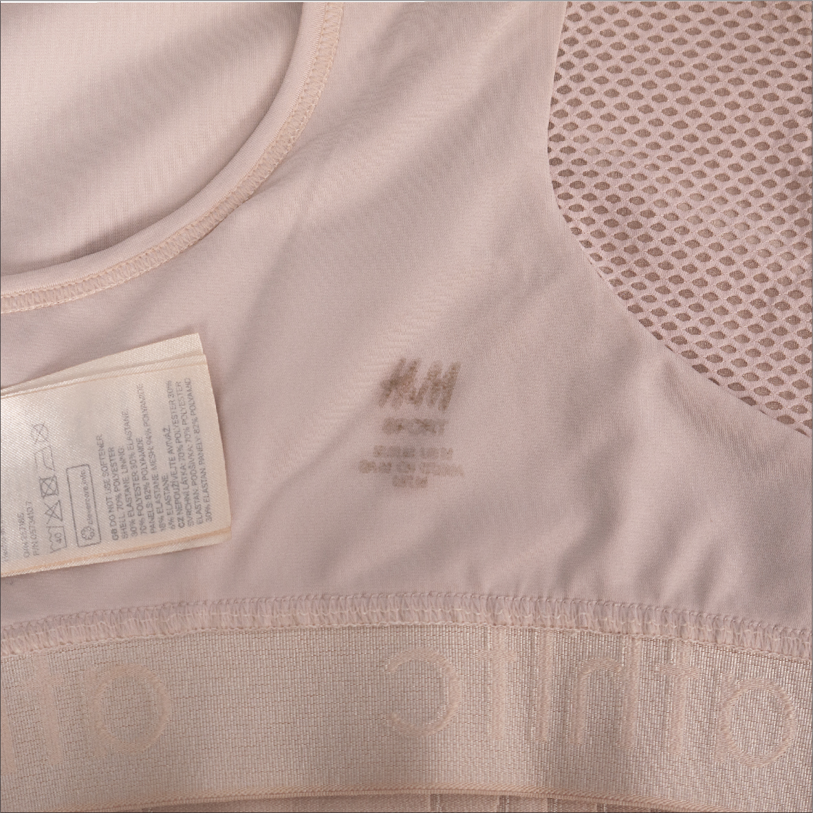 G 180048 เสื้อกีฬา (สปอร์ตบราครึ่งตัว) H&M ราคาเช่า 50 บาท ต่อ 1 วัน