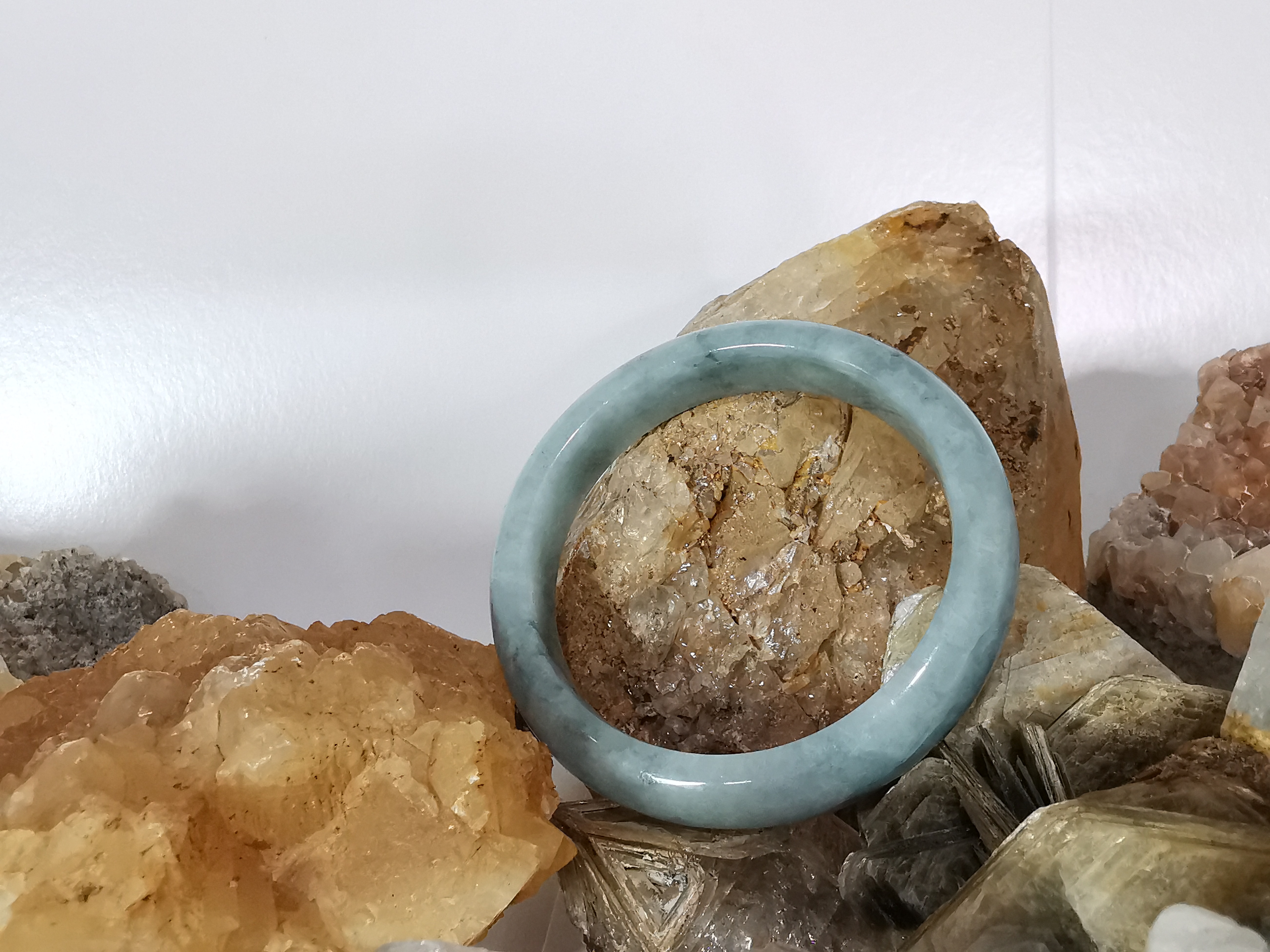 Green Bangle กำไลหยกเจไดต์แท้ Diameter/ เส้นผ่านศูนย์กลางด้านใน 59 mm.*