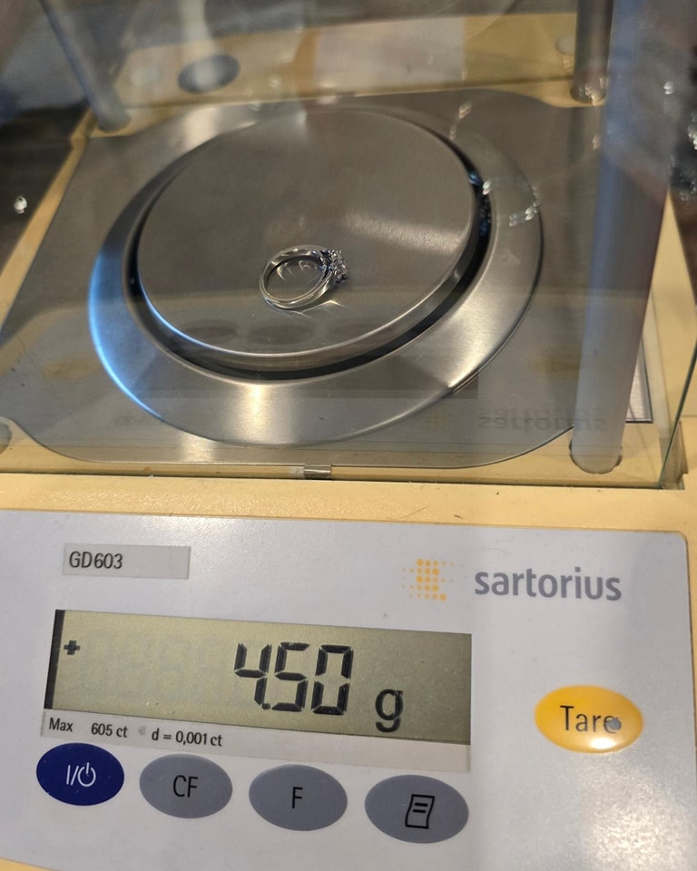 🚫ปิดการขาย(SoIdOut)🚫ประหยัดเกือบ 84% แหวน Platinum PT950 คาร์เทียร์ รุ่น Ballerine Solitaire เพชรเกสร 42 ตัง 1 เม็ด น้ำ 97(G) VVS1 2EX,1VG ข้างเพชรเกสร 1 ตัง 4 เม็ด รวม 4 ตัง น้ำ 98-100 If-vvs อุปกรณ์: กล่อง 2 ชั้น การ์ด คู่มือ ใบ GIA พร้อ