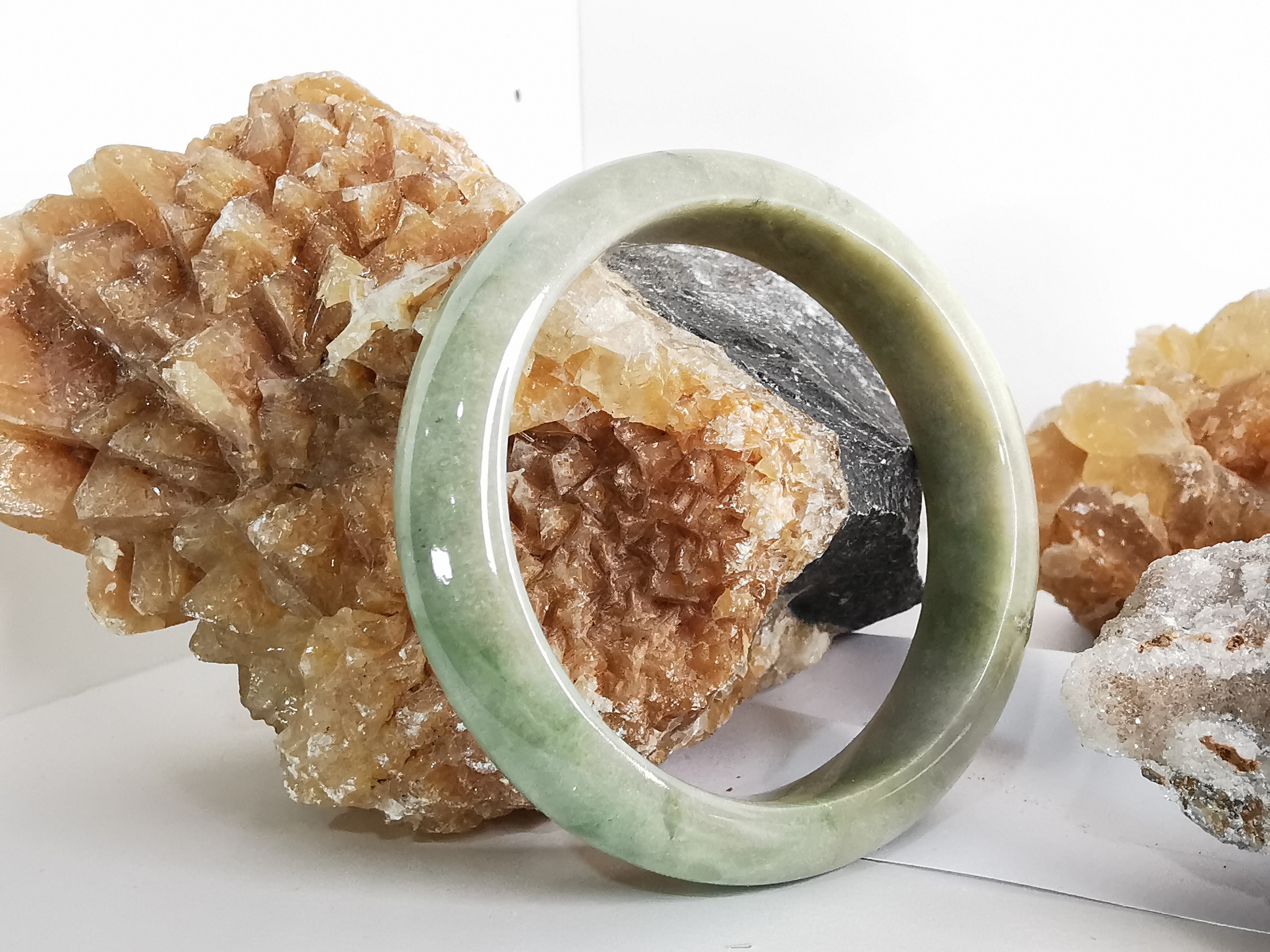 Green Yellow Bangle กำไลหยกเจไดต์แท้ Diameter/ เส้นผ่านศูนย์กลางด้านใน 58 mm.