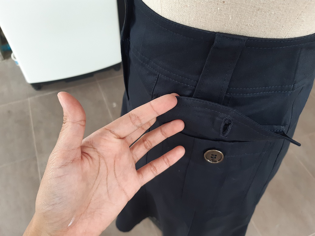 กระโปรงสั้นสีกรมท่า มีกระเป๋าข้าง