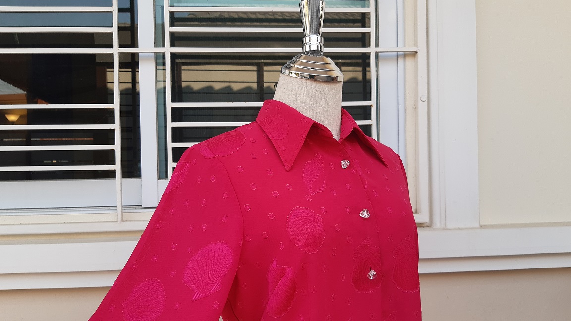 เสื้อเชิ้ตสีชมพูช็อคกิ้ง พิงค์