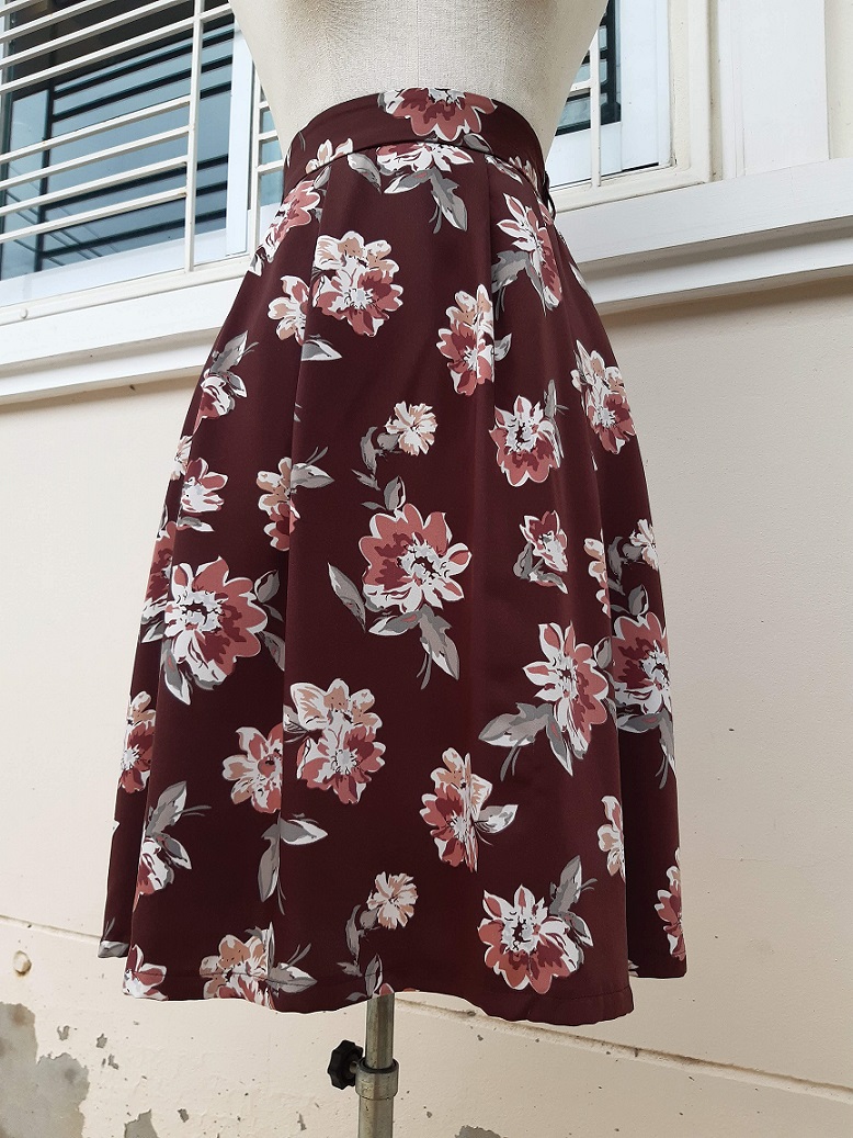 กระโปรงญี่ปุ่นลายดอกไม้สีน้ำตาลอมม่วง