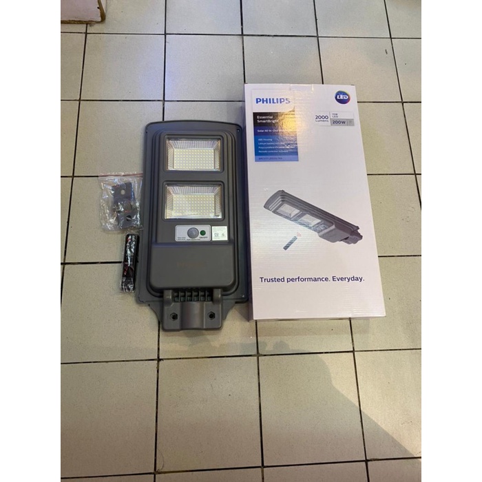 Philips โคมถนนฟิลลิป์ โซล่าเซลล์ 200 วัตต์ SmartBright Solar streetlight BRC010 200W
