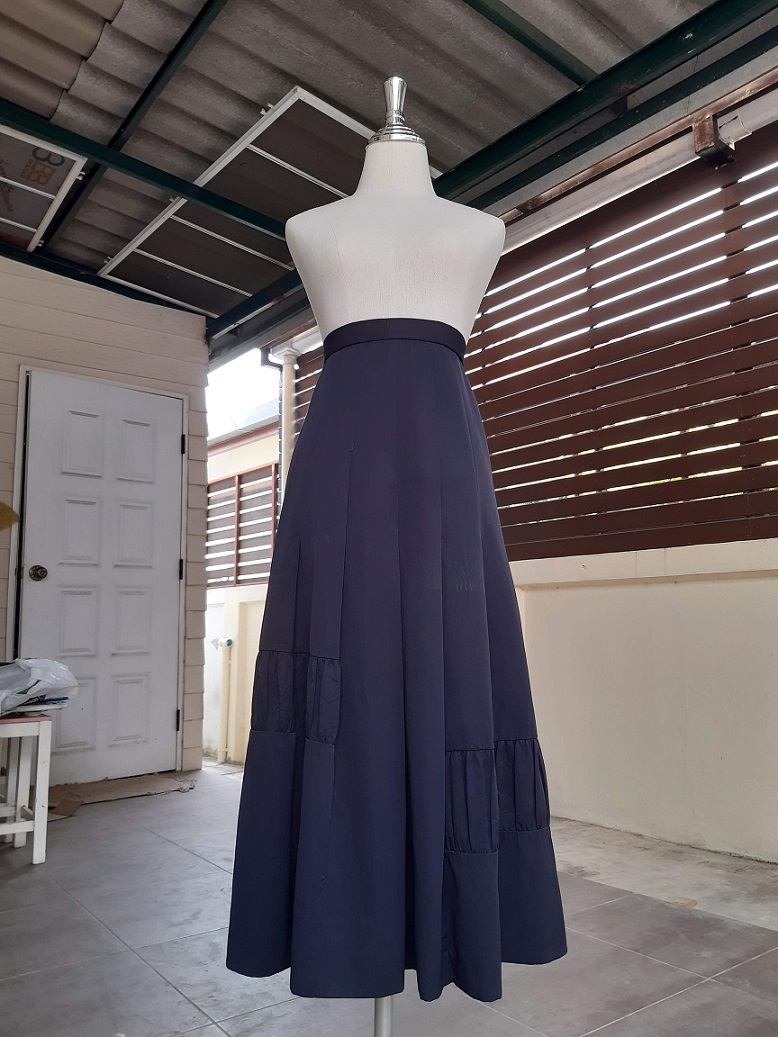 กระโปรงยาวคลุมเข่าสีดำ งานแบบเก๋ไก๋สไตล์ญี่ปุ่น