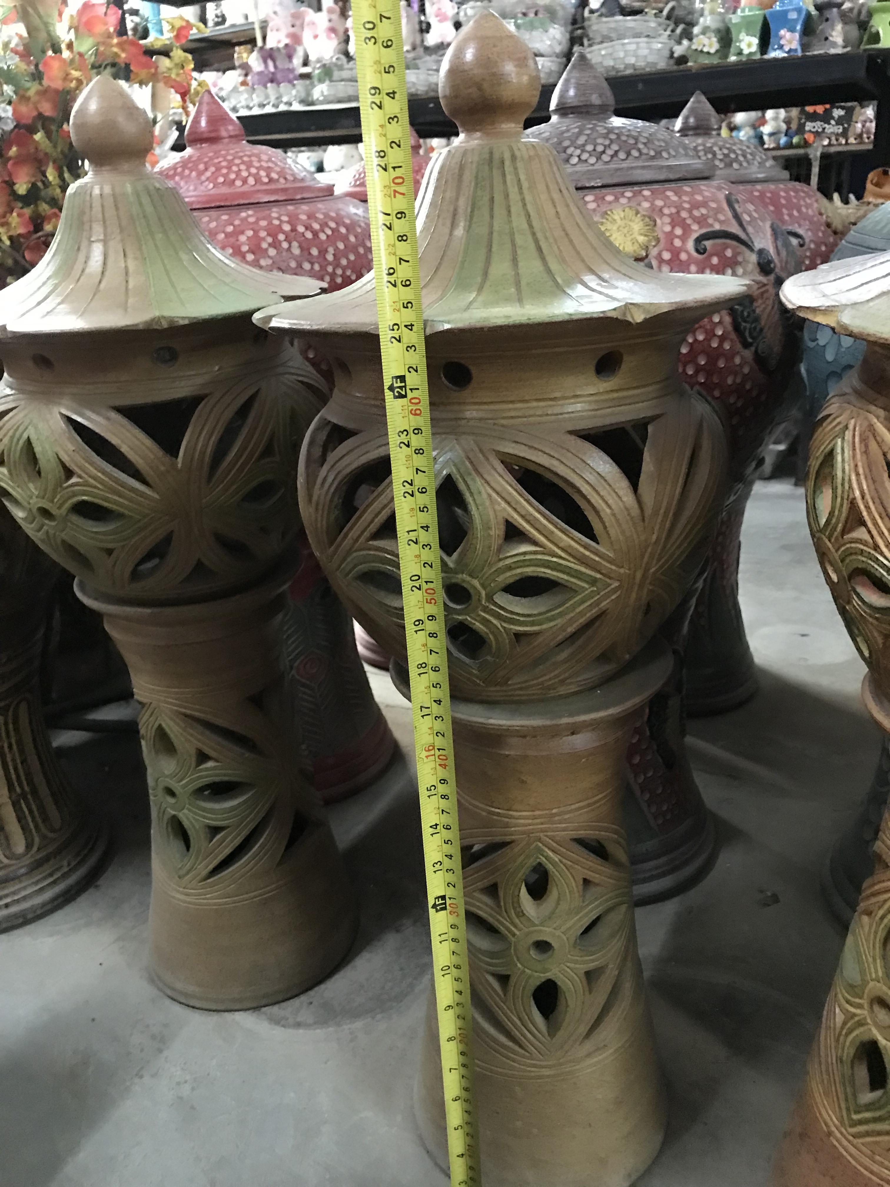 โคมไฟดินเผาทรงสูง