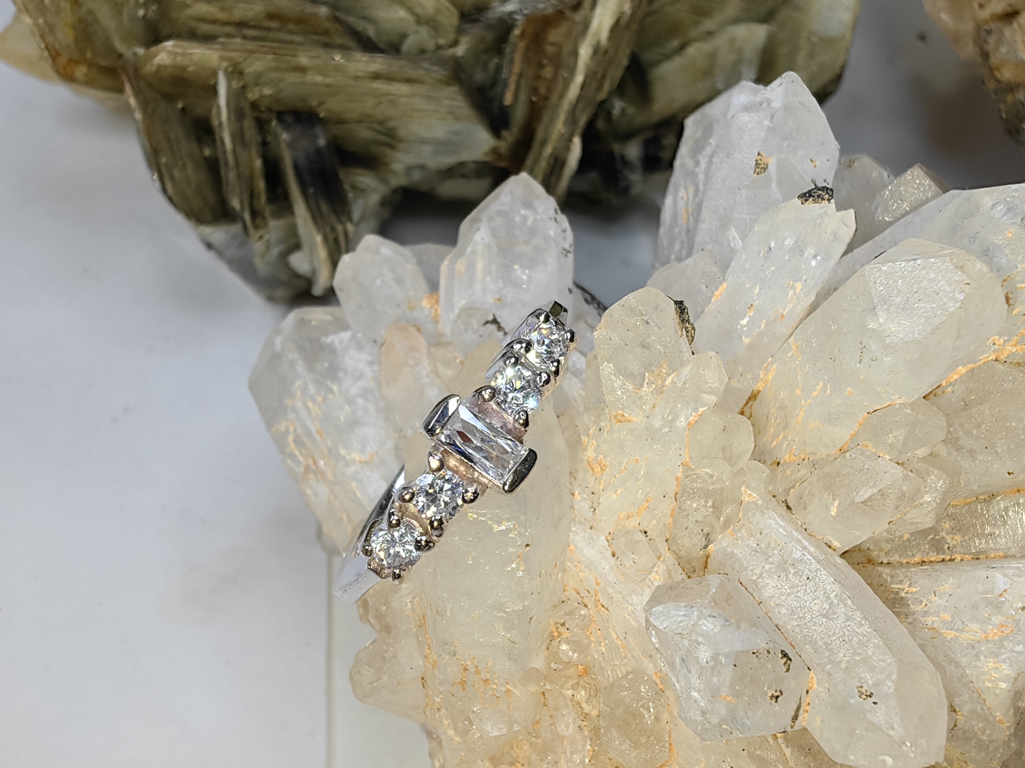 แหวนเพชร CZ เงินแท้ 92.5% Cubic Zirconia 925 Sterling Silver Ring Size 49
