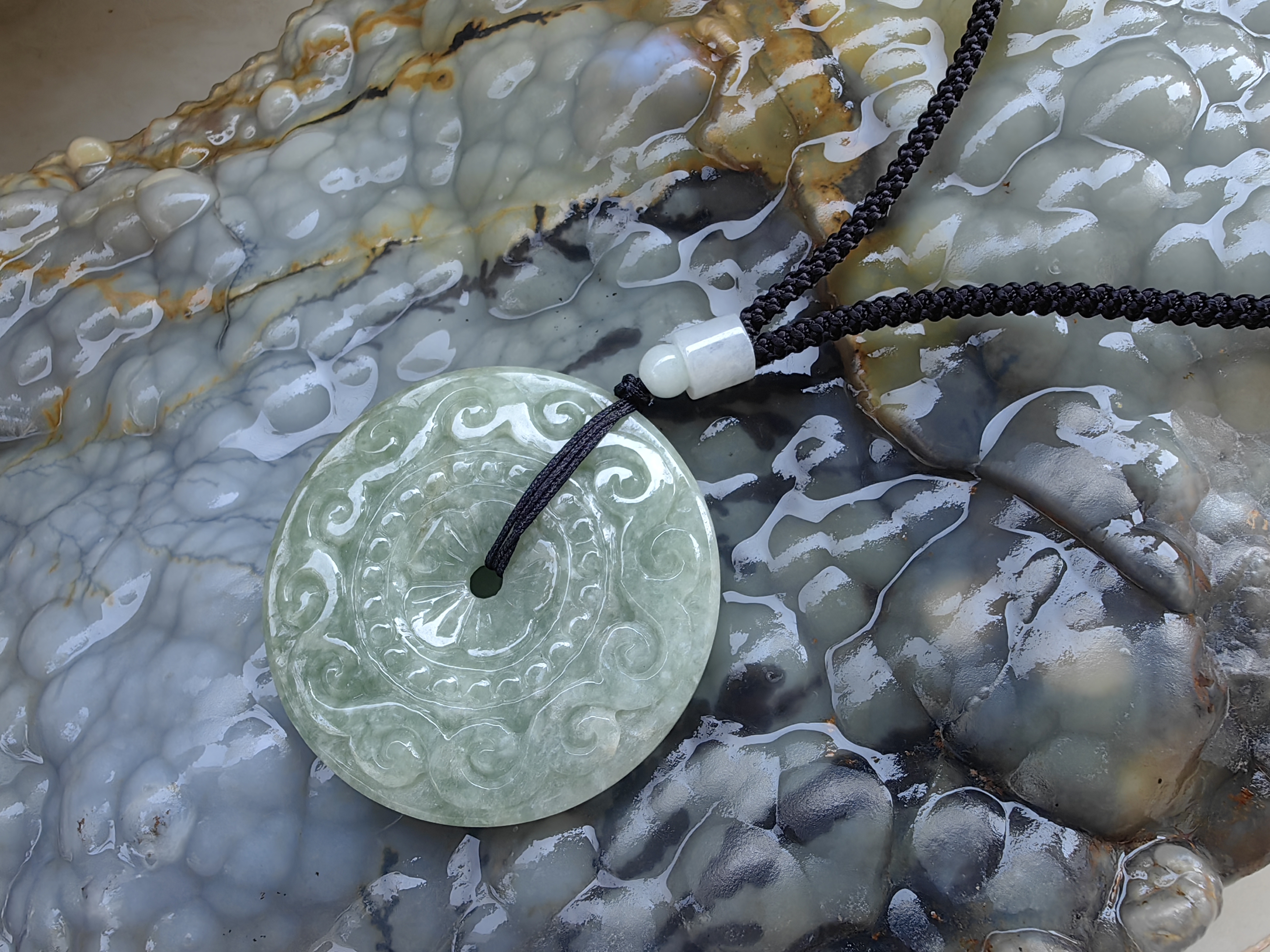 Burmese Jadeite Pendent Round 51-53 mm. จี้สร้อยคอหยกพม่า กลม 51-53 mm.