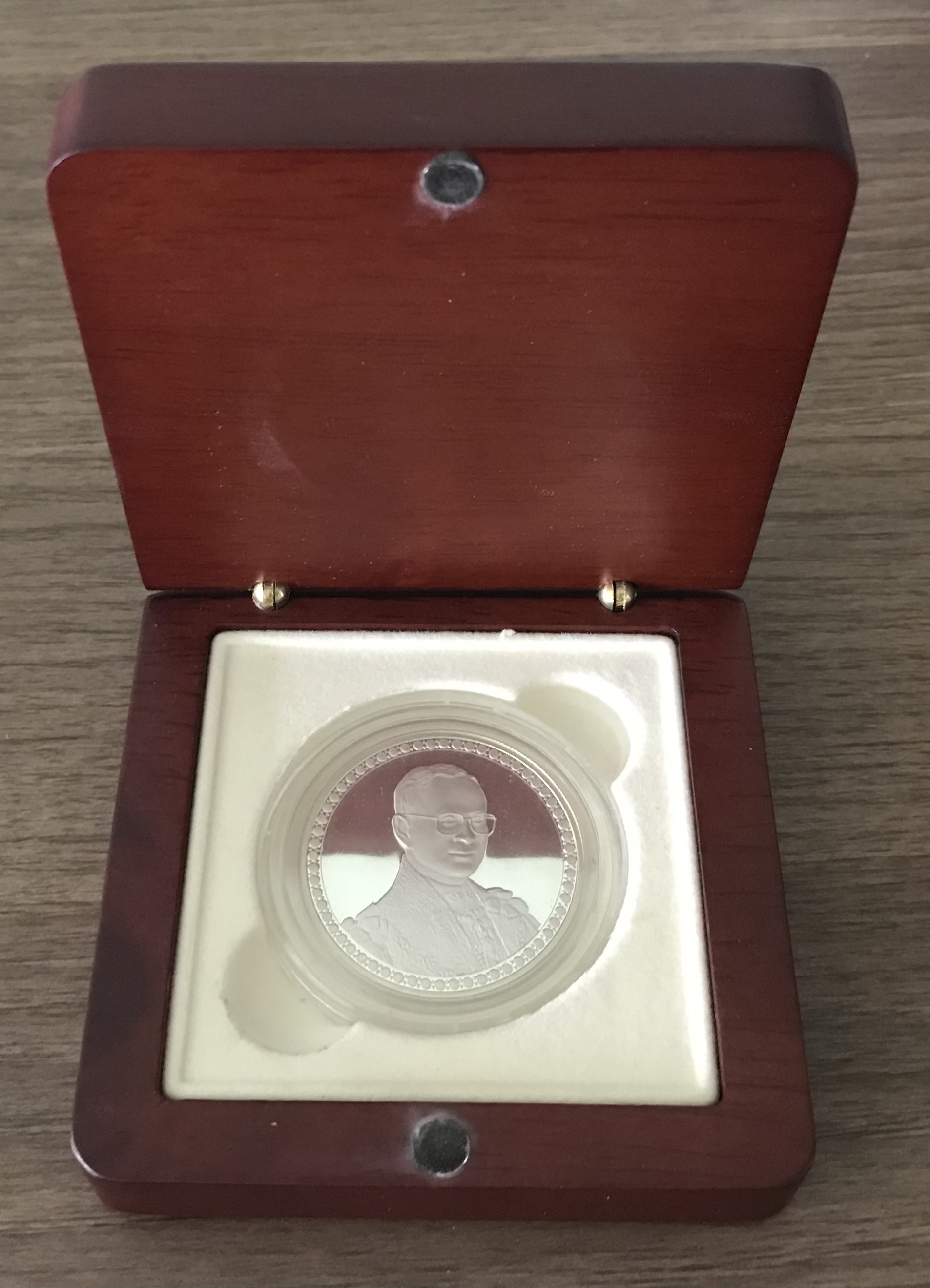 เฉลิมพระเกียรติพระบาทสมเด็จพระปรมินทรมหาภูมิพลอดุลยเดช เนื่องในพระราชพิธีฉลองสิริราชสมบัติครบ 60 ปี