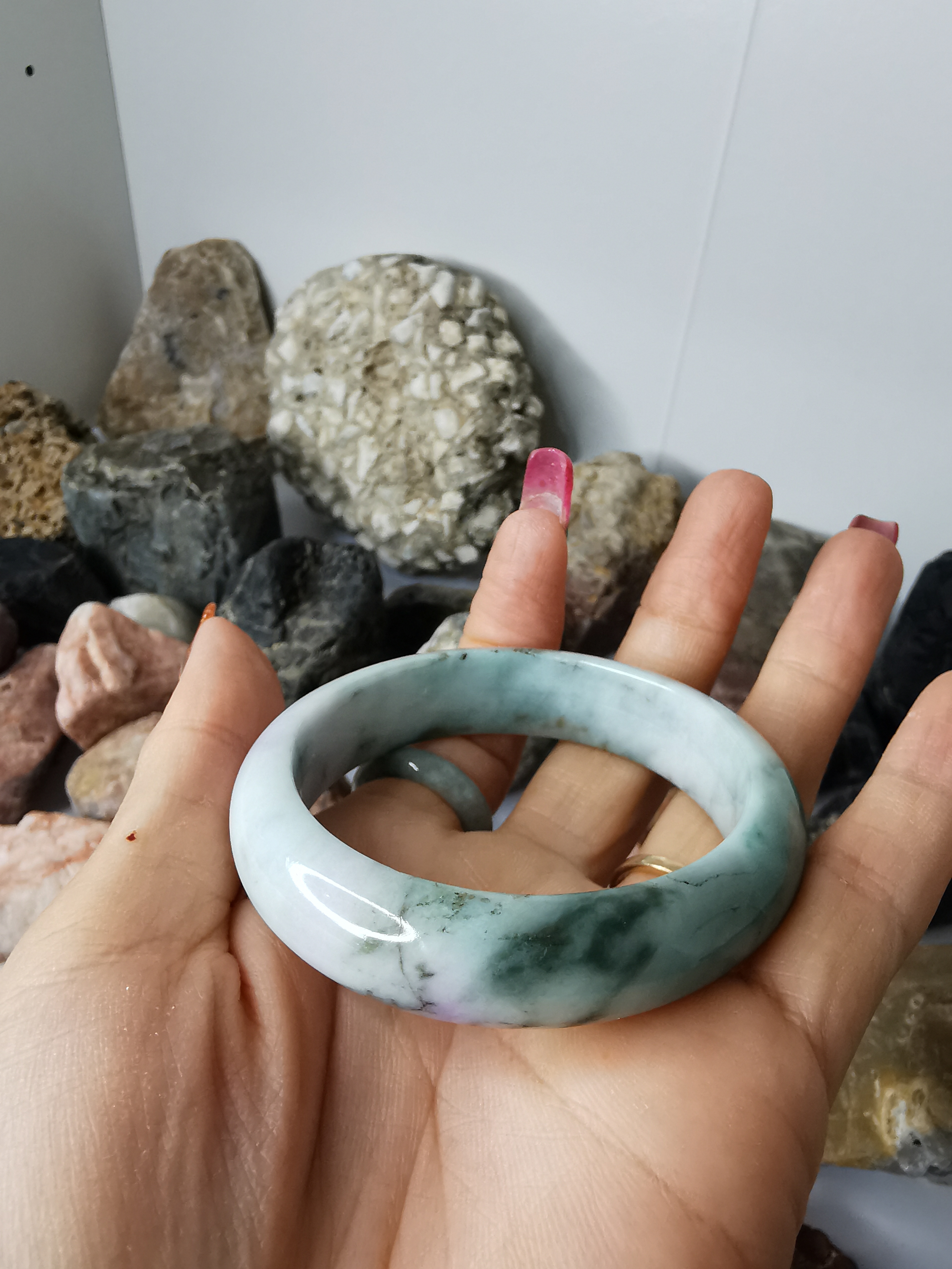 Violet Green Jade Bangle กำไลหยกเจไดต์แท้ Diameter/ เส้นผ่านศูนย์กลางด้านใน 53 mm.