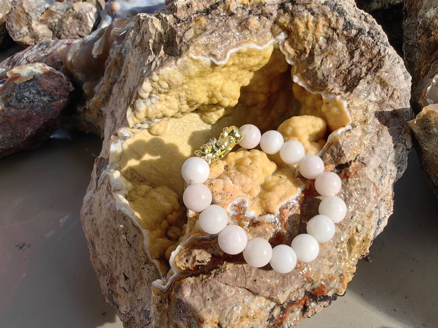 White- Light Green Burmese Jadeite Bracelets Dragon Gold plated Round 10 mm. สร้อยข้อมือหยกพม่าปี่เซียะชุบทอง ขาว ขาวอมเขียว กลม 10 มม. Free Size