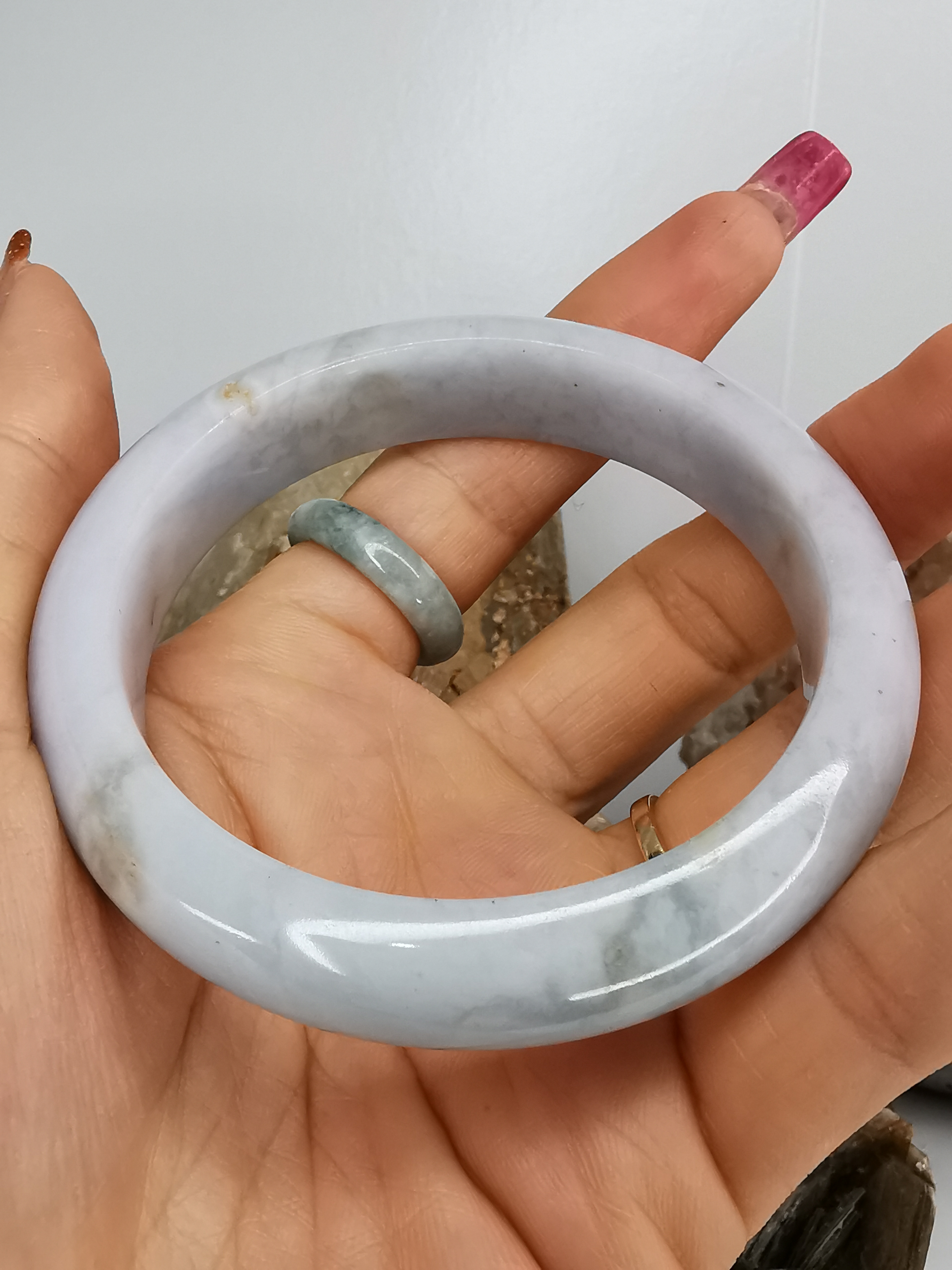 White Green Bangle กำไลหยกเจไดต์แท้ Diameter/ เส้นผ่านศูนย์กลางด้านใน 59 mm.