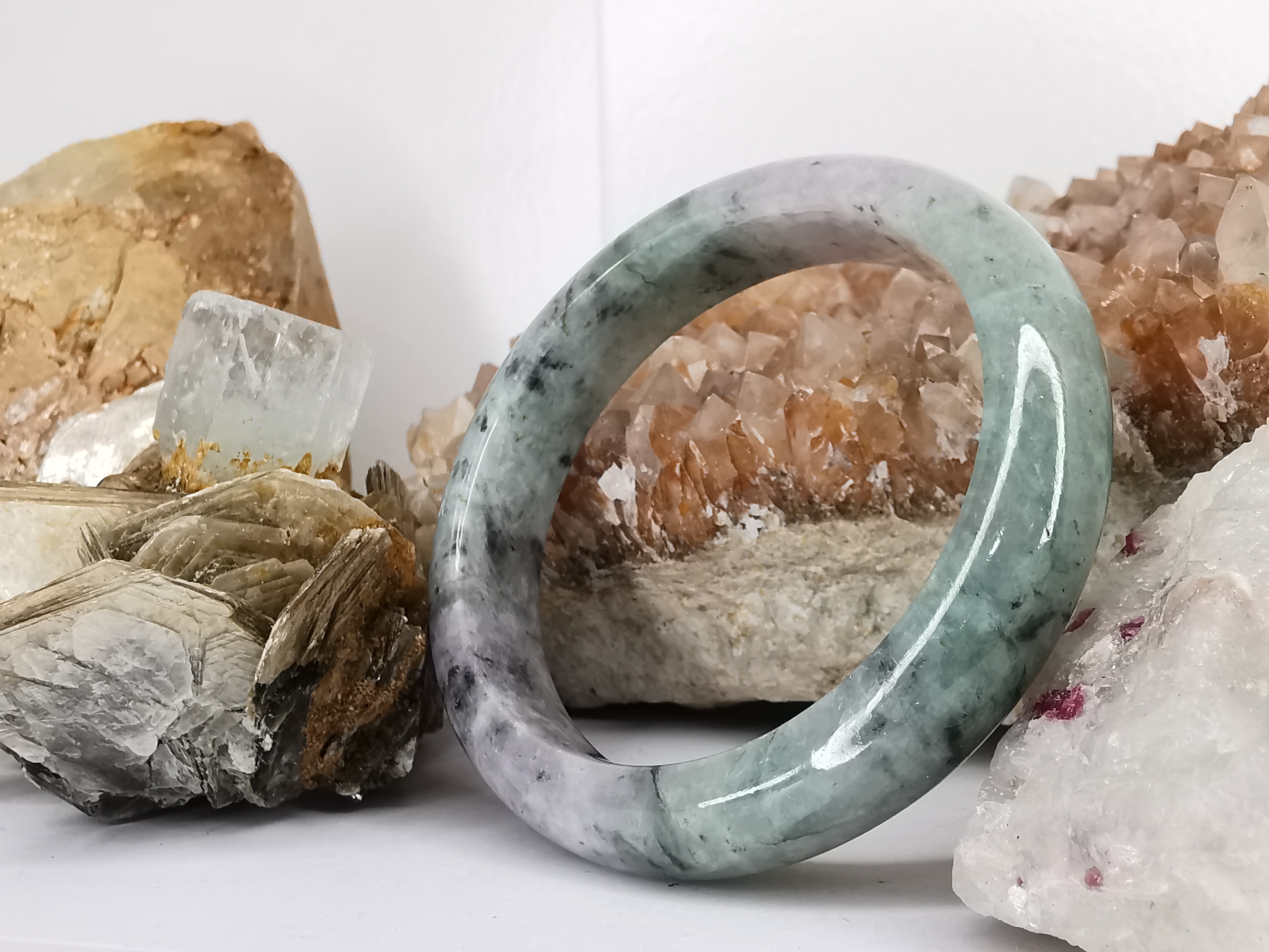 Green Grey Bangle กำไลหยกเจไดต์แท้ Diameter/ เส้นผ่านศูนย์กลางด้านใน 59 mm*.