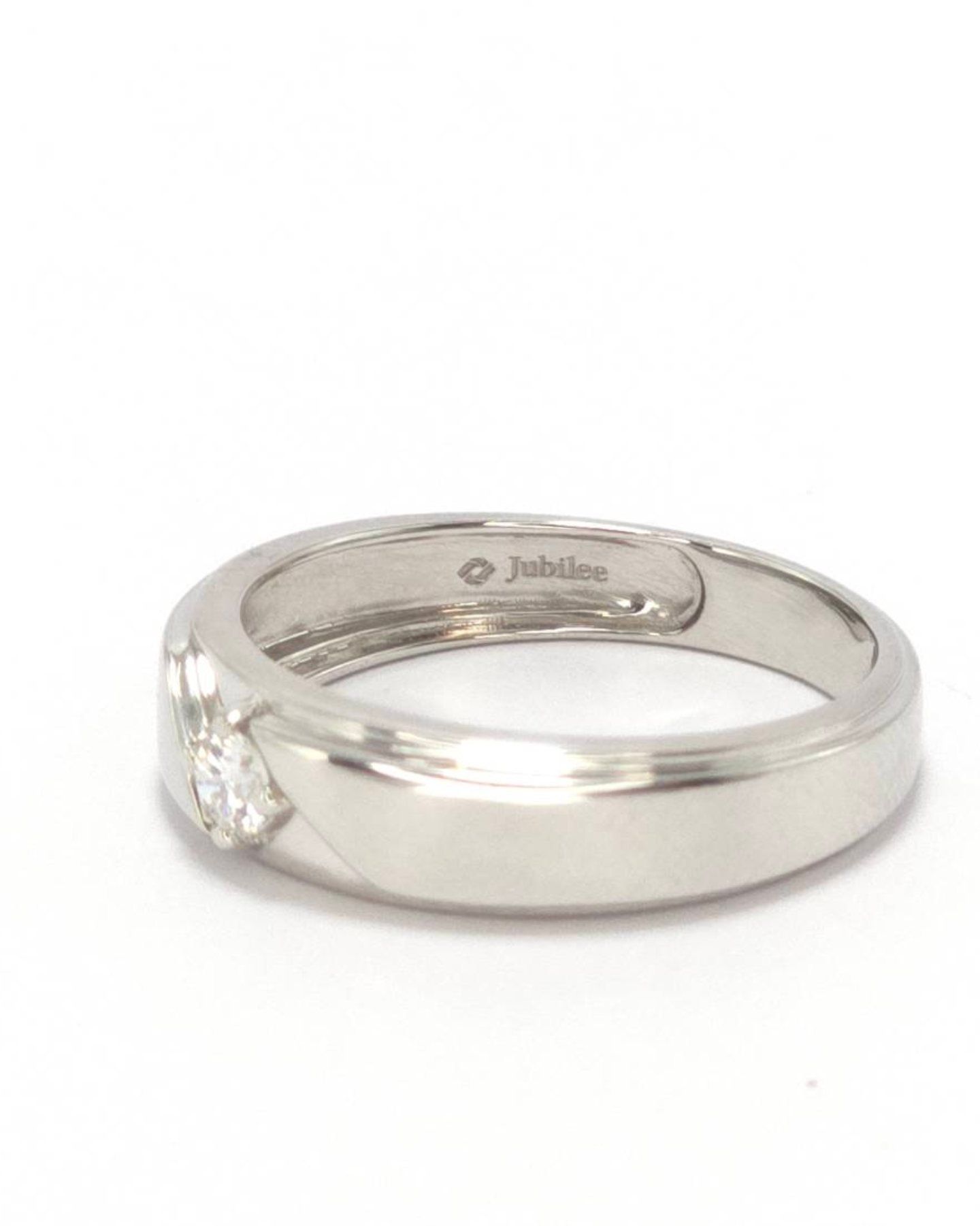 🚫ปิดการขาย(SoIdOut)🚫 แหวนทองคำขาว 18K แบรนด์ Jubilee เพชรเกสร 14 ตัง 1 เม็ด น้ำ 98-100 ความสะอาด if-vvs ไซส์ 57 หน้ากว้าง 5.5 มิล สภาพสวย น้ำหนัก 4.03 กรัม ราคา 12,000.-(Net)