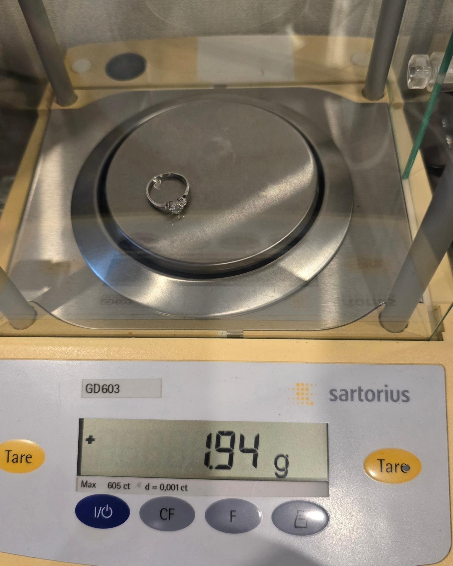 🚫ปิดการขาย(SoIdOut)🚫แหวนทองคำขาว 18K แบรนด์ Dilavie เพชรเกสร 10 ตัง 1 เม็ด 2 ตัง 4 เม็ด 1 ตัง 6 เม็ด รวม 24 ตัง น้ำ 99(E) ความสะอาด vvs ไซส์ 50 น้ำหนัก 1.94 กรัม ราคา 7,900.-(Net)