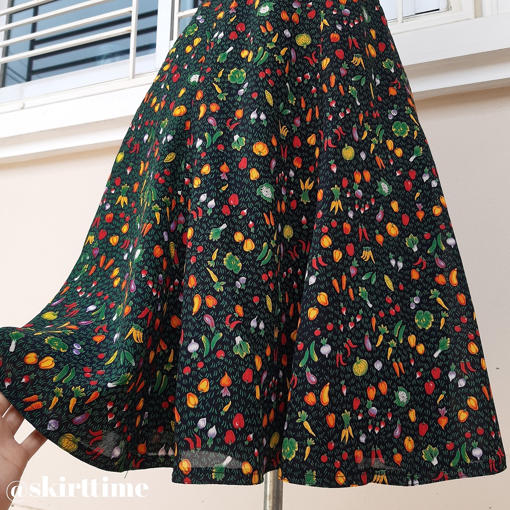 กระโปรงวินเทจทรงสวิงลายผัก ผลไม้ (Vintage skirt)