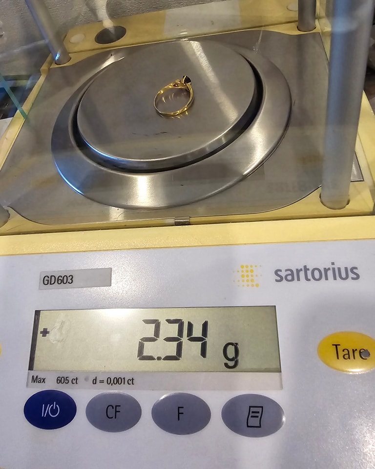 🚫ปิดการขาย(SoIdOut)🚫 แหวนทองคำ 90% งานเก่า ประดับพลอยไพลิน เพชรเกสร 1.5 ตัง 6 เม็ด รวม 9 ตัง น้ำ 95-96 ความสะอาด vvs-vs ไซส์ 54 น้ำหนัก 2.34 กรัม ราคา 5,800.-(Net)