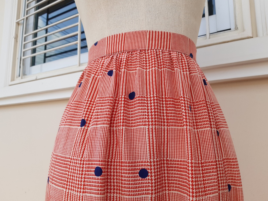 กระโปรงวินเทจลายชิดนริสีแดง แบรนด์ GIVENCHY