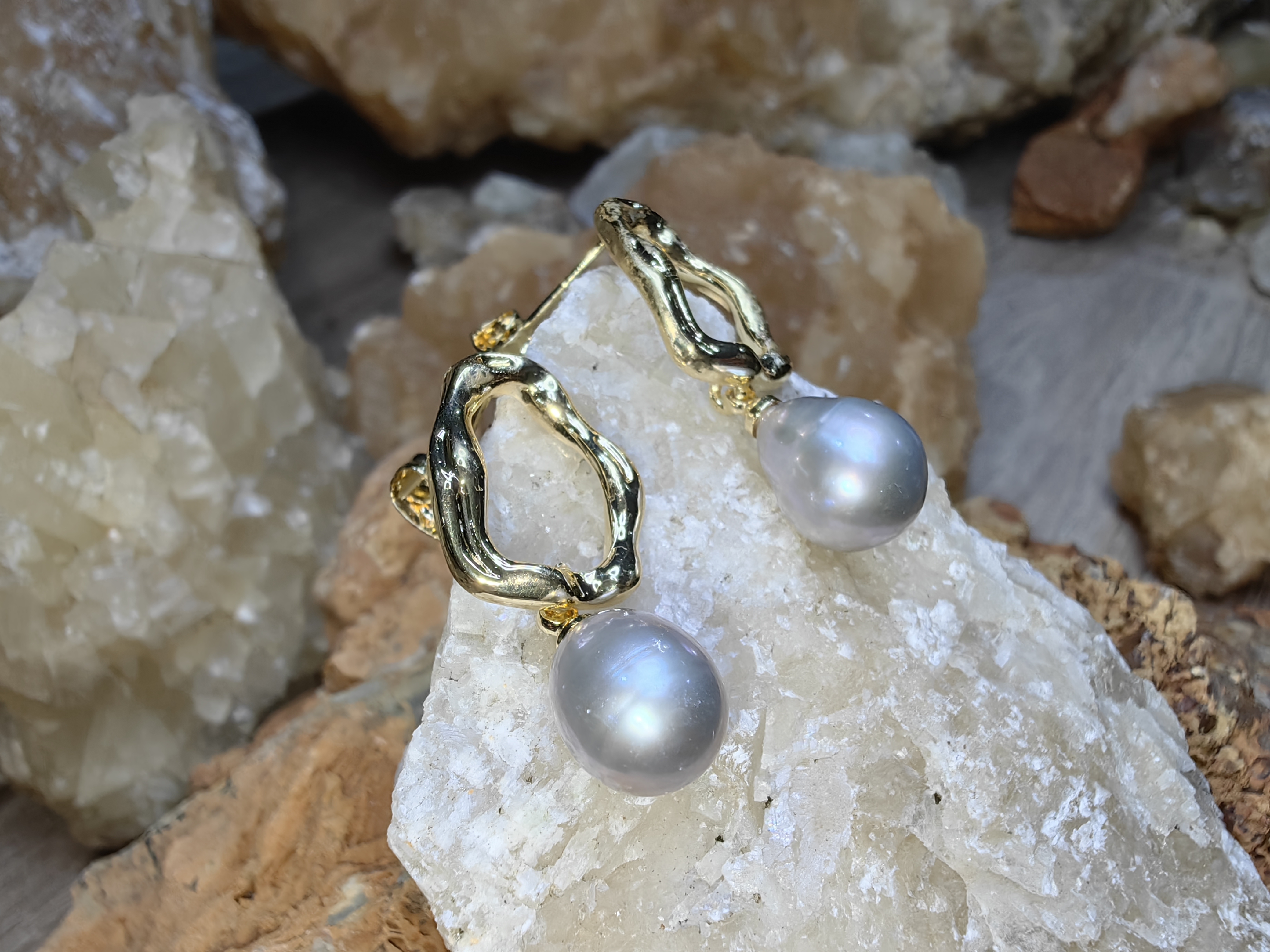 ต่างหูไข่มุกเลี้ยงธรรมชาติ Natural Cultured Pearl Earrings